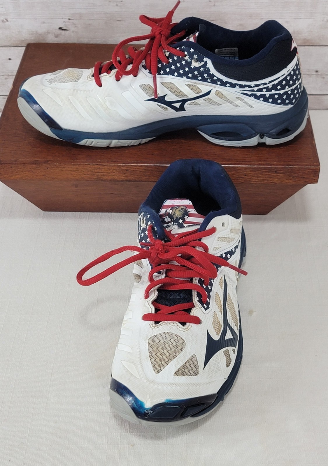 Mizuno Wave Lightning Z4 Women’s Sz 8.5 Volleyball Shoes Red White & Blue