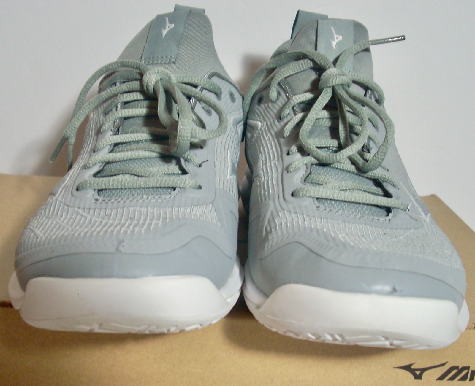 MIZUNO WAVE LUMINOUS 2 WOMENS U.S. SIZE 11 GRAY VOLLEYBALL SHOES NO BOX