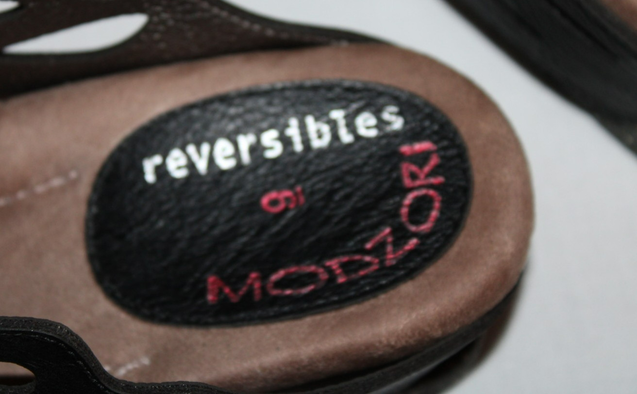 Modzori Black & Silver Low Wedge Reversible Retro Sandals Women’s Size 9