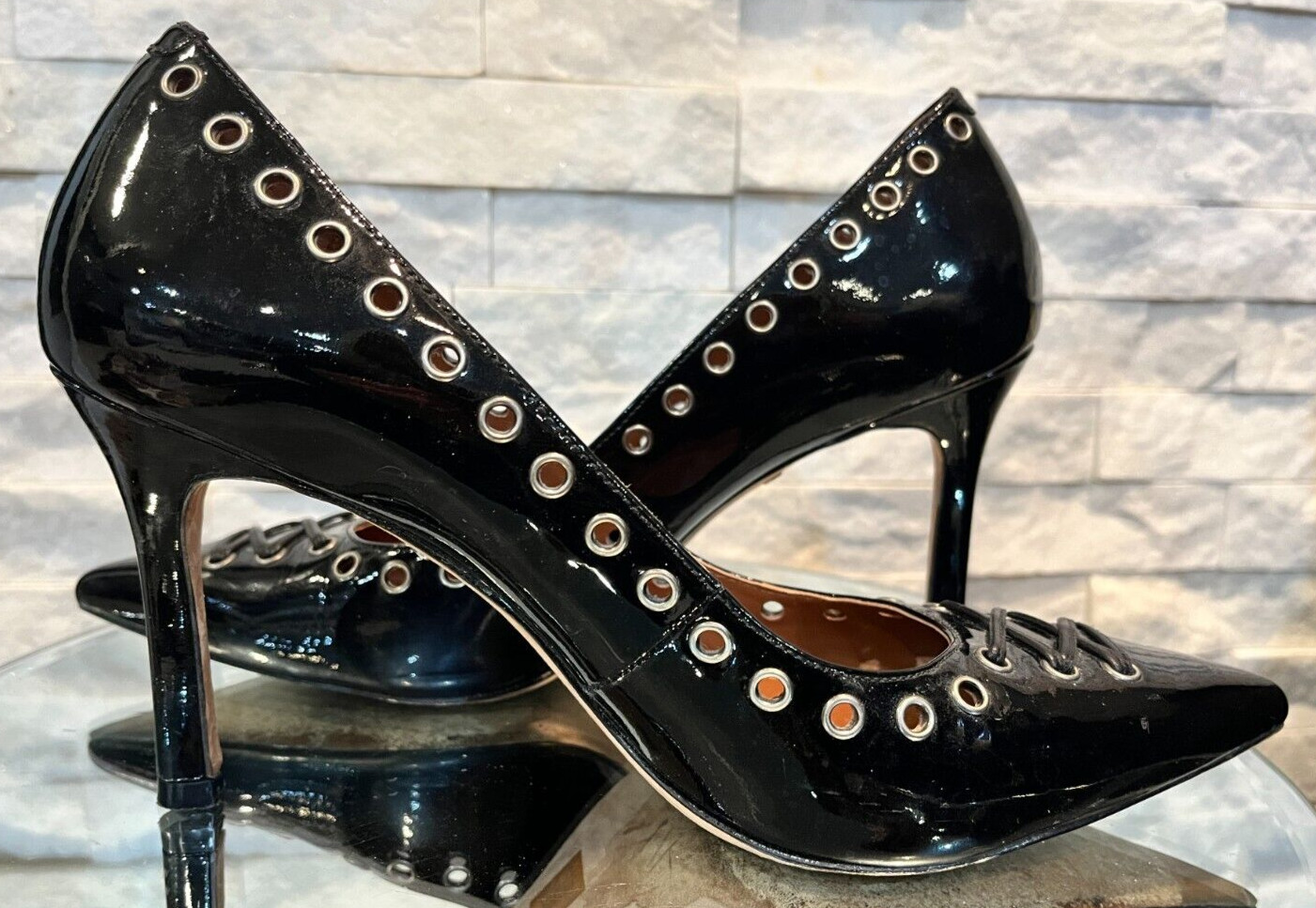 EUC Women’s COACH Varick Pump Grommets & Lace Patent Leather 3.25″ Heel Black 9