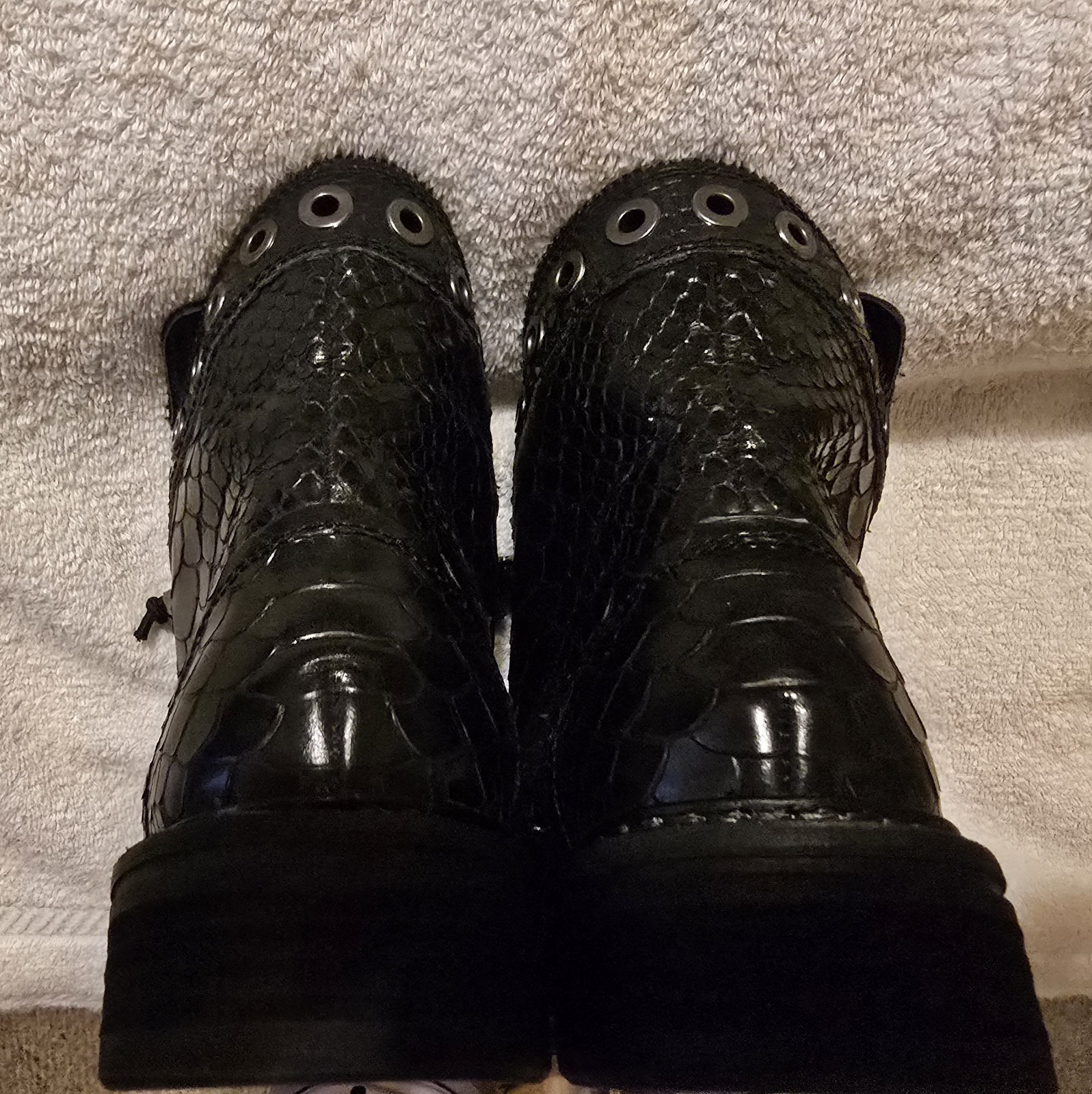 Vince Camuto Women’s Black Leather Lace-Up Ankle Bootie Rhinestone Studded 6