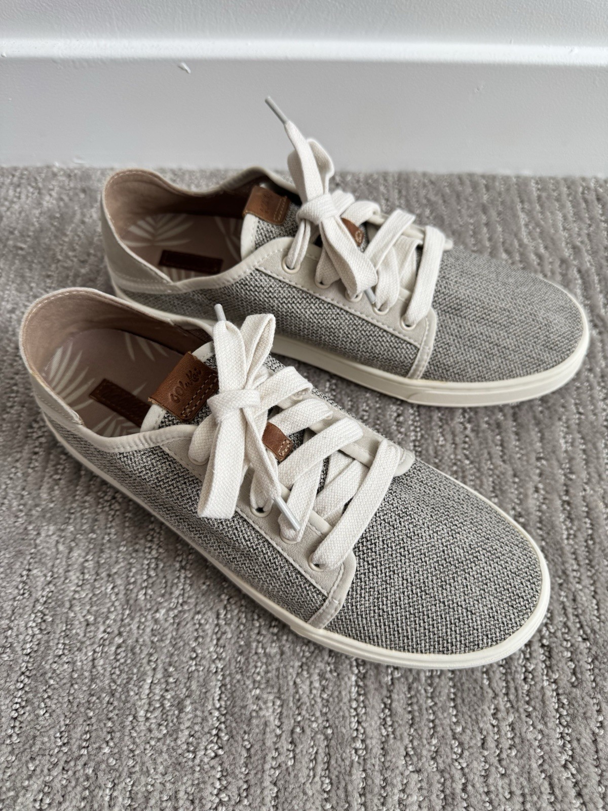 OluKai Pehuea Li Women’s Knit Textile Low Top Lace-Up Sneakers Gray/White