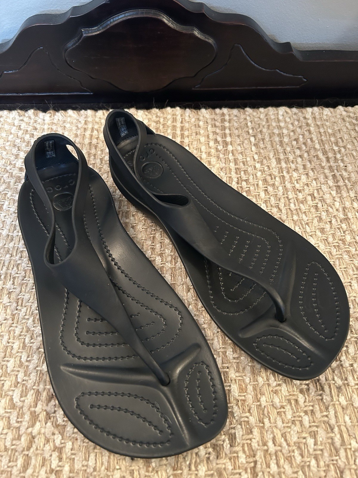 Crocs Sexi Flip Sandal Black Women’s Size 7 T-Strap Thong Flat 11354 Beach