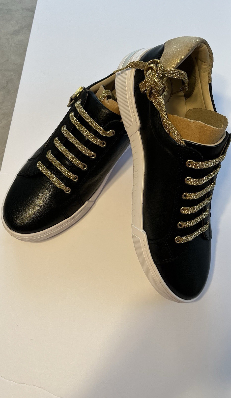 Jatarea Tara Women’s Shoes Size 8.5 Black Gold Lace-Up Sneakers New