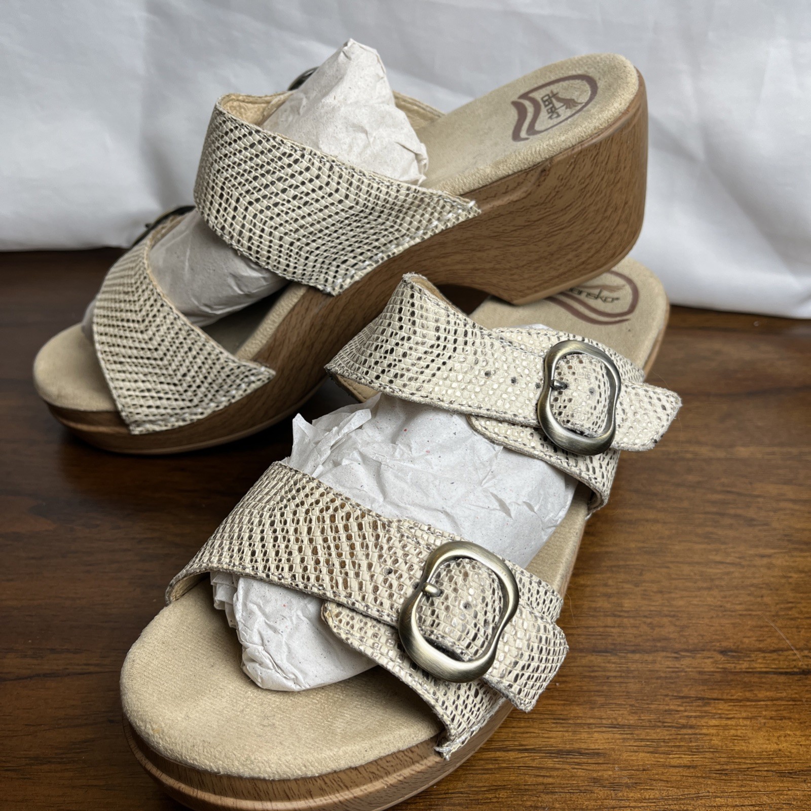 Dansko Shiny Cream Gold Sophie Buckle Two Leather Strap Sandals size 40 9.5 10