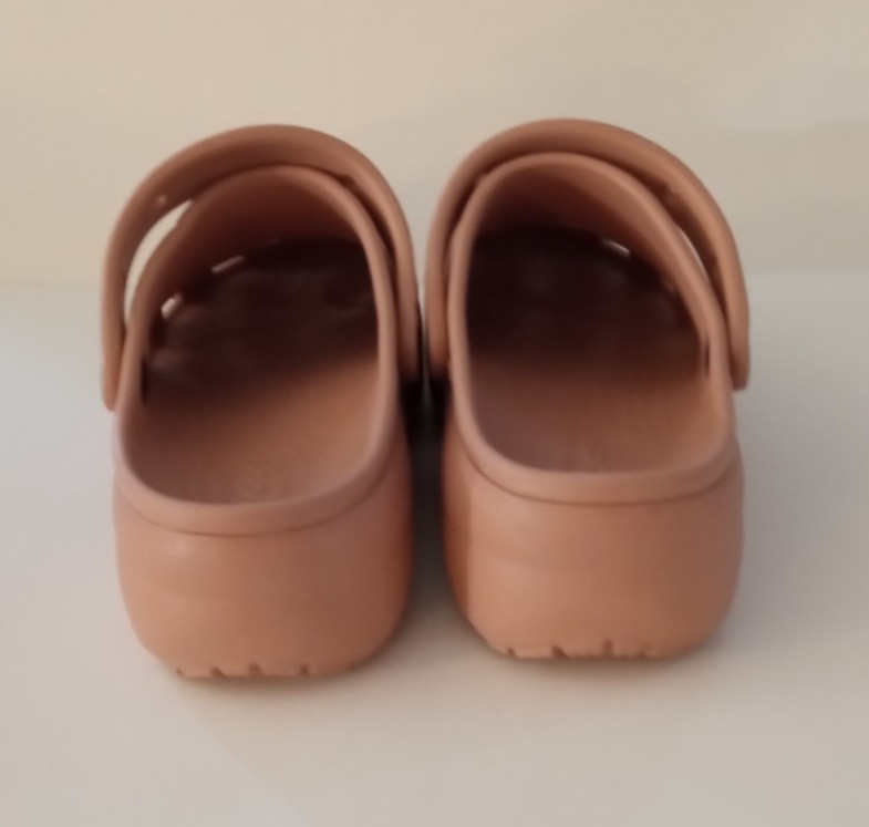 Crocs Classic Clogs Women’s 9W Pink Iconic Comfort Croslite Foam Beach Sandals
