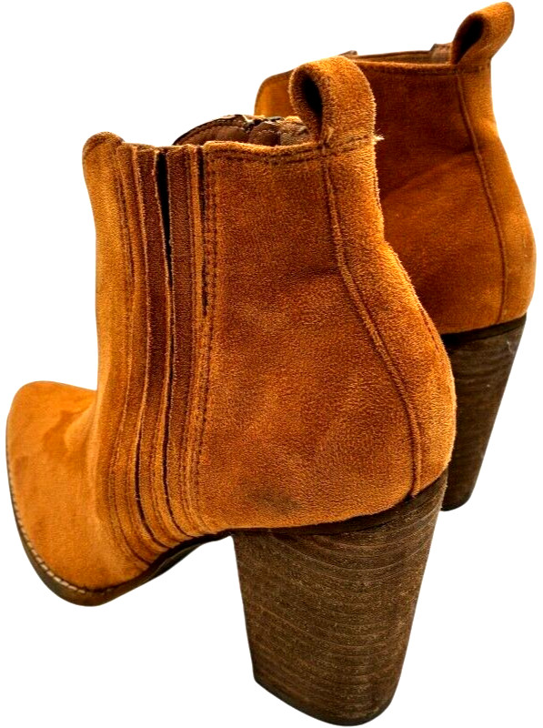 beast fashion women’s camel suede 3.5 in heeled zip-up booties size 8.5 – EUC