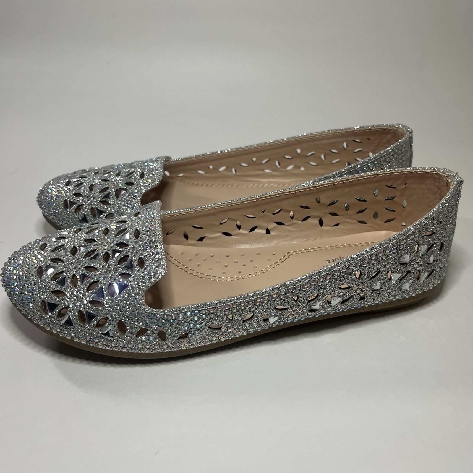 Link Silver Glitter Cut-Out Slip On Flats Round Toe Synthetic Shoes for Women