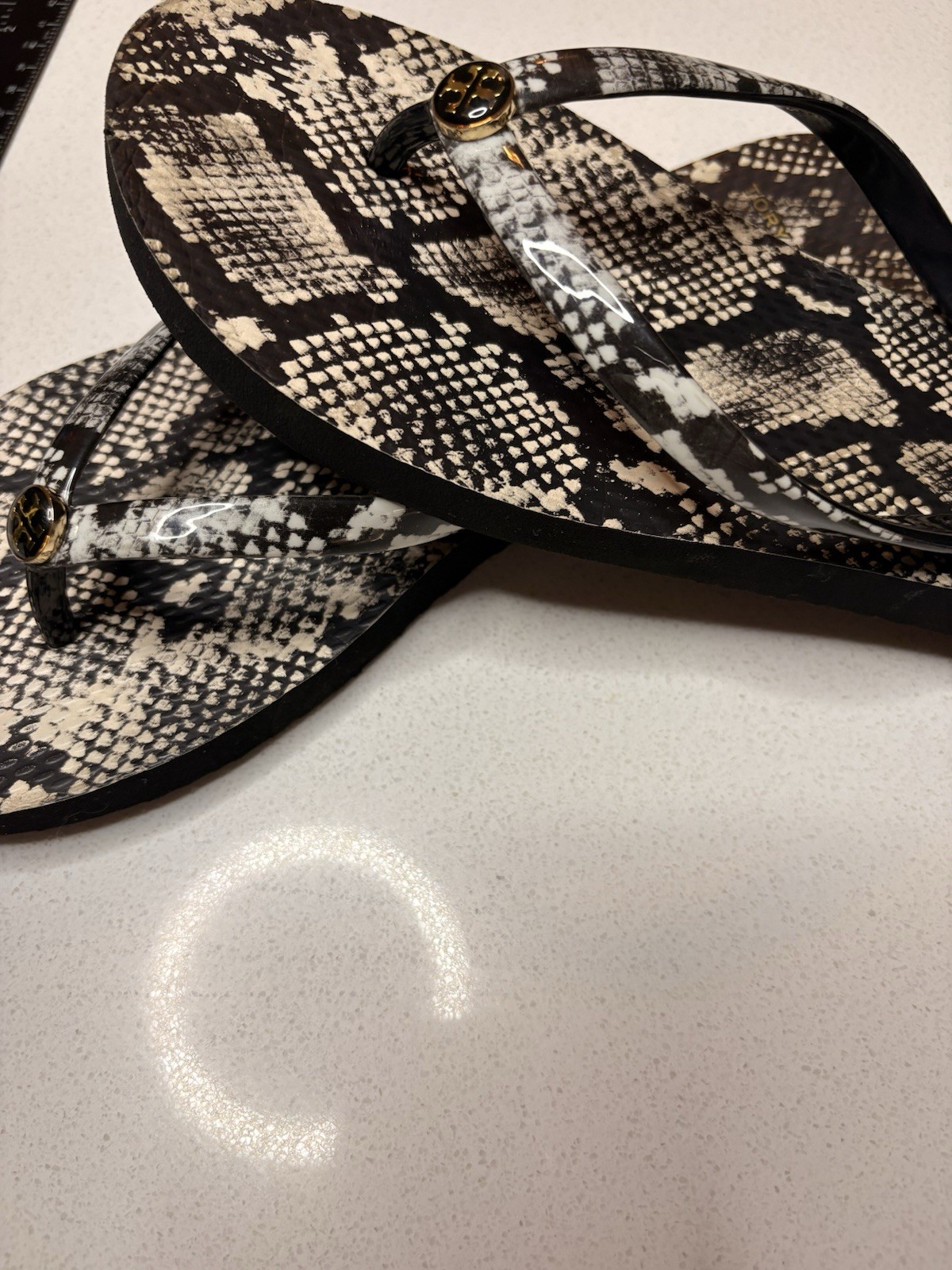 Tory Burch Thin Flip Flops Enamel Logo PVC/EVA Roccia Snake Size 9