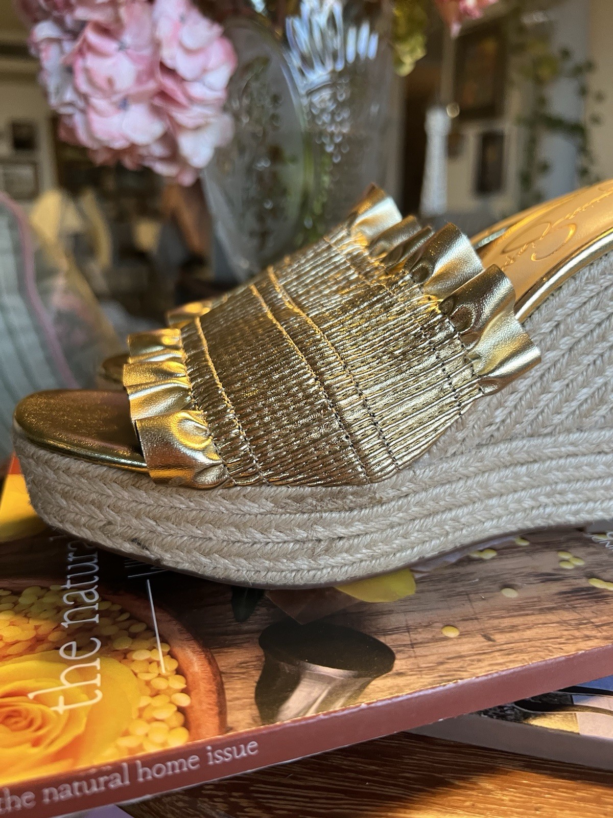 Jessica Simpson Serilda Gold Ruffled Smocked Espadrille Wedge Sandals Sz 8.5M