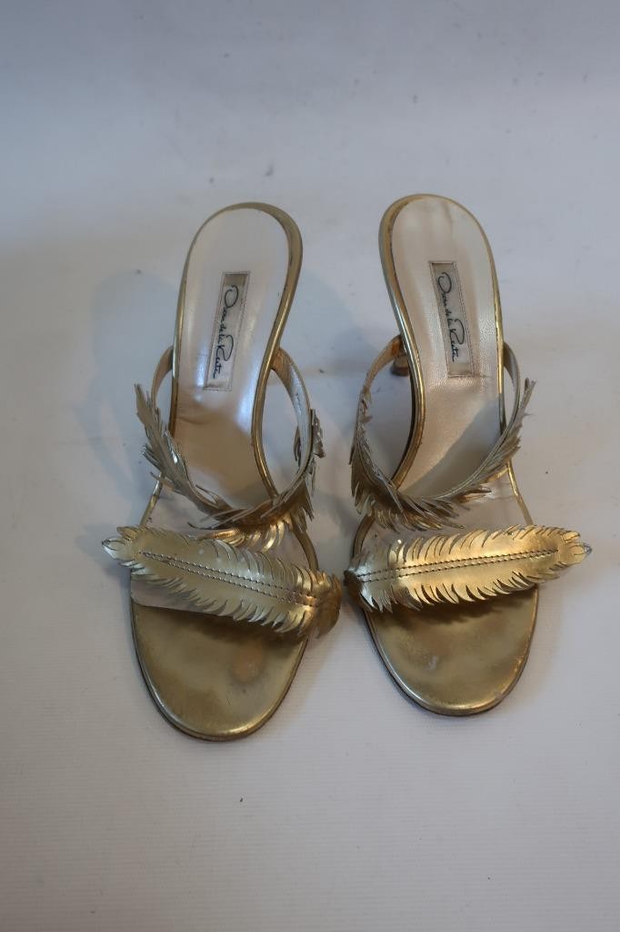 Womens Oscar de la Renta Gold Leather Feather Embellished Heeled Sandals 38 US/8