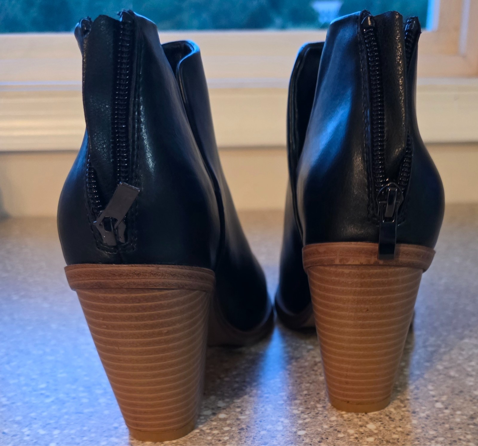 Mysoft Chic Black V-Cut Ankle Booties with Stacked Chunky Heel – Size 8