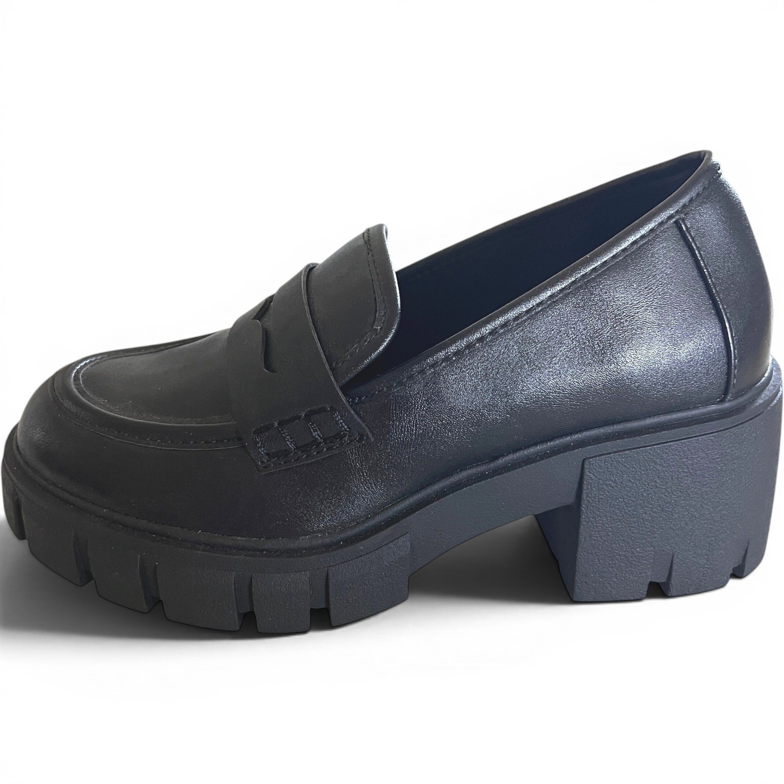 Torrid Loafers Women 6.5WW Black Solid Chunky Lug Sole Modern Dark Academia Edgy