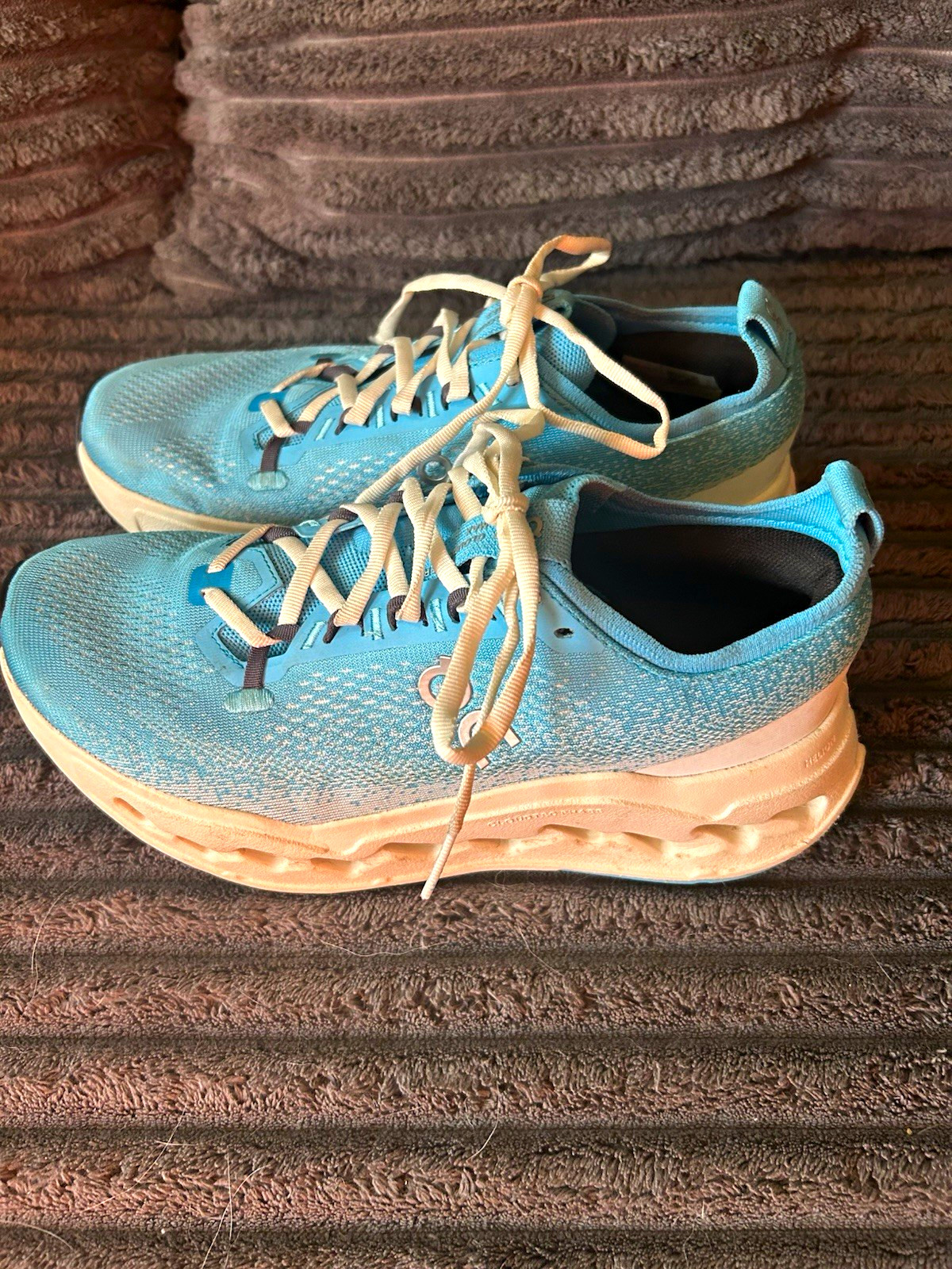 On Cloudsurfer Max women’s running shoes. Size 8.5.