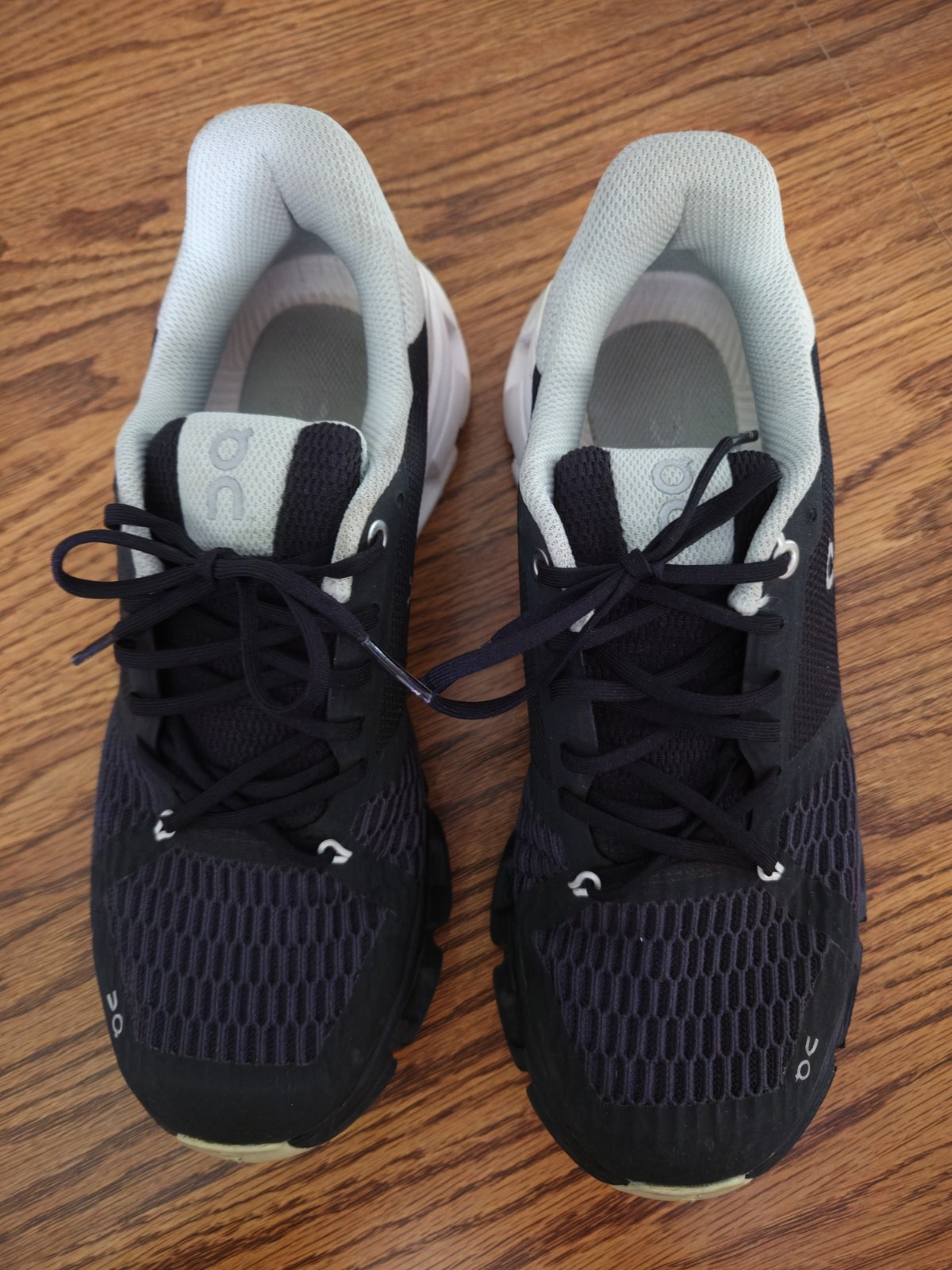 On Cloud Women’s Running Flyer Shoes Black, White, Mint Size W8