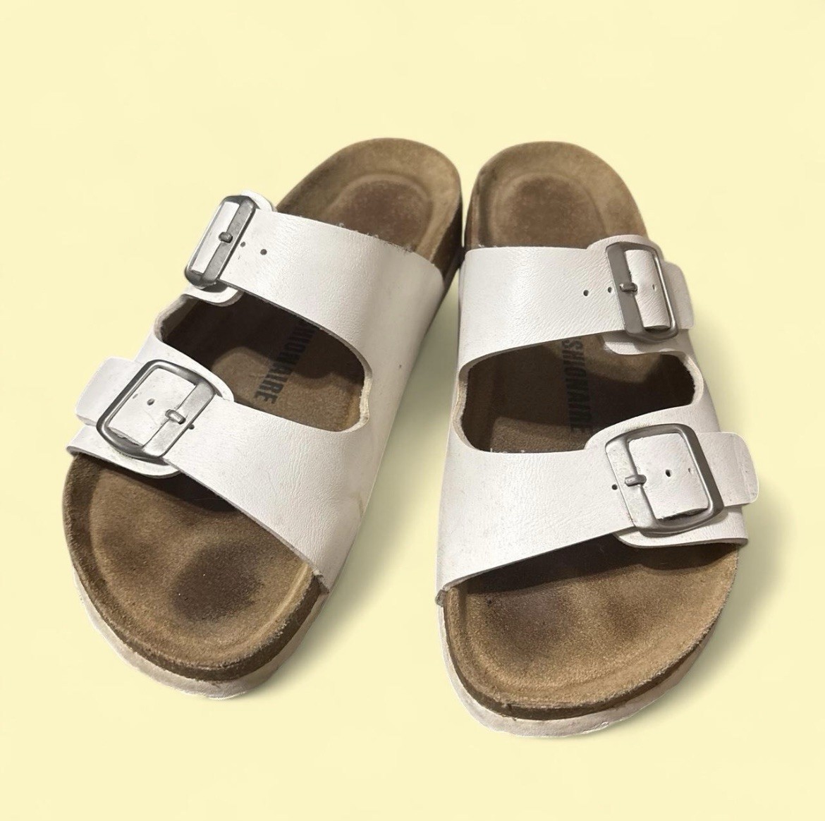 White Birkenstock -Esque Cushionaire Women’s Arizona Sandals Size 6