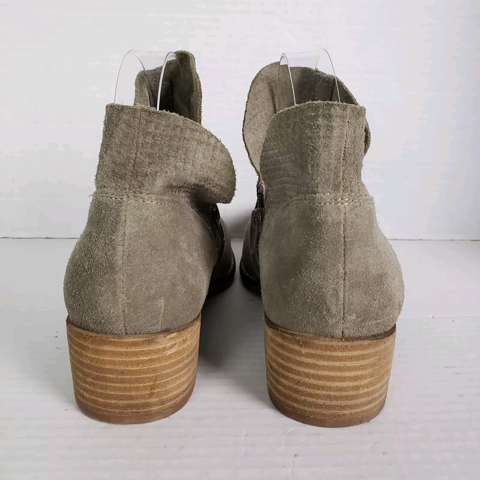 Seychelles Ankle Boots Womens 8.5 Gray Suede Leather Embossed Block Heel Zip
