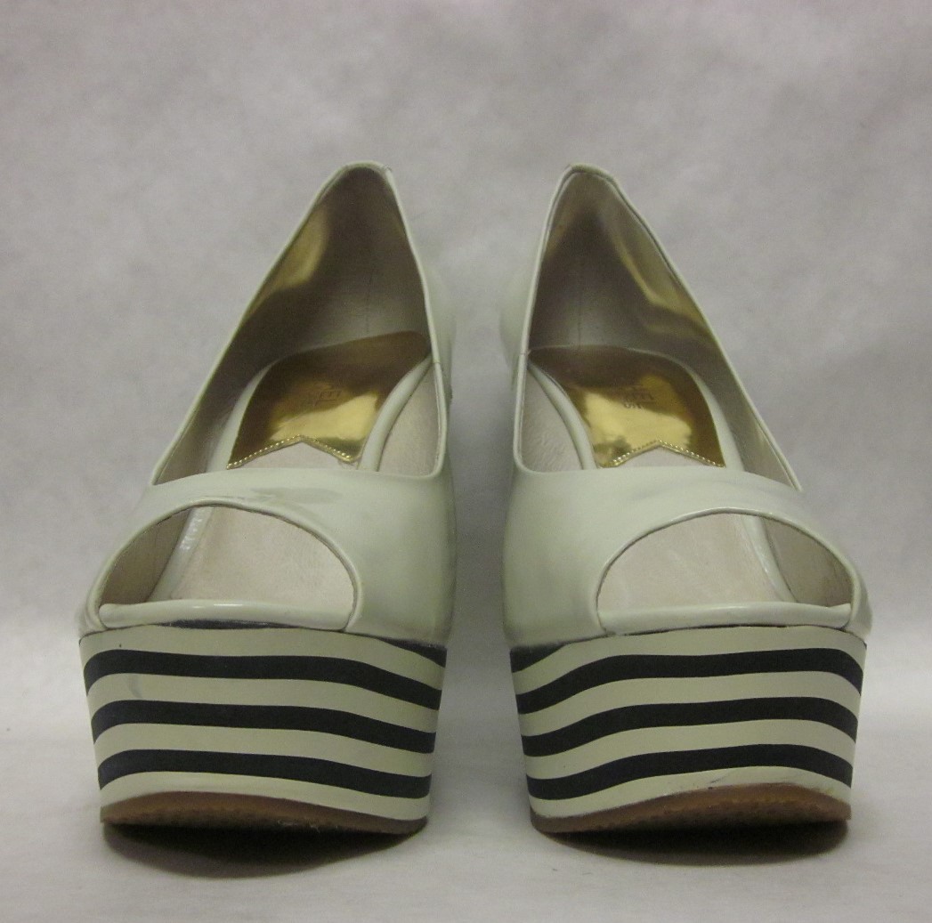 Michael Kors Adalia Patent Peep Toe Vanilla Platform Wedge Heel – size 9
