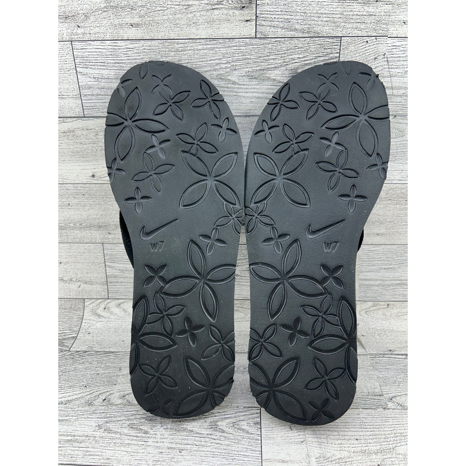 Nike On Deck Womens Flip Flops Black White 314870-011 Size 7 Sandals Thong Shoes