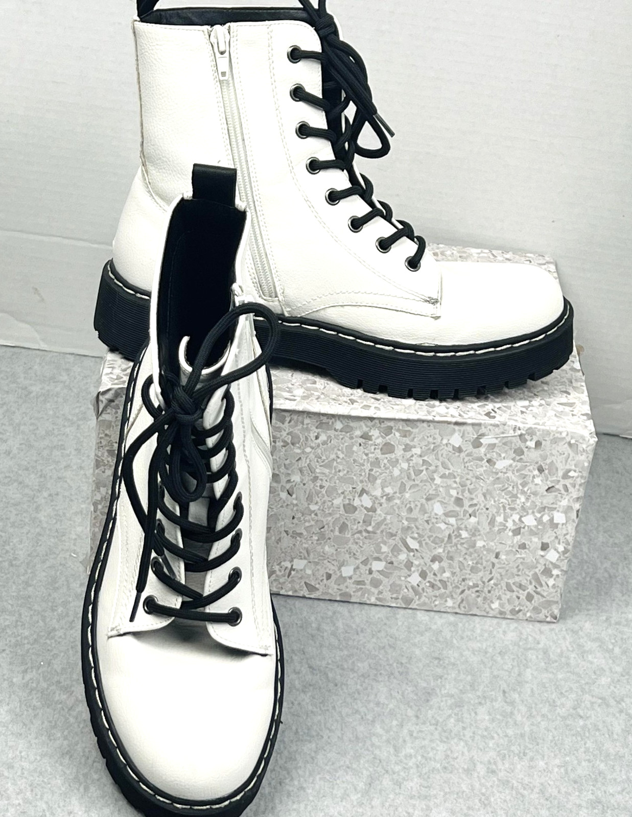 Unionbay Hayden Boots Womens Size 9 White Faux Leather Combat Zip Lace Up Ankle