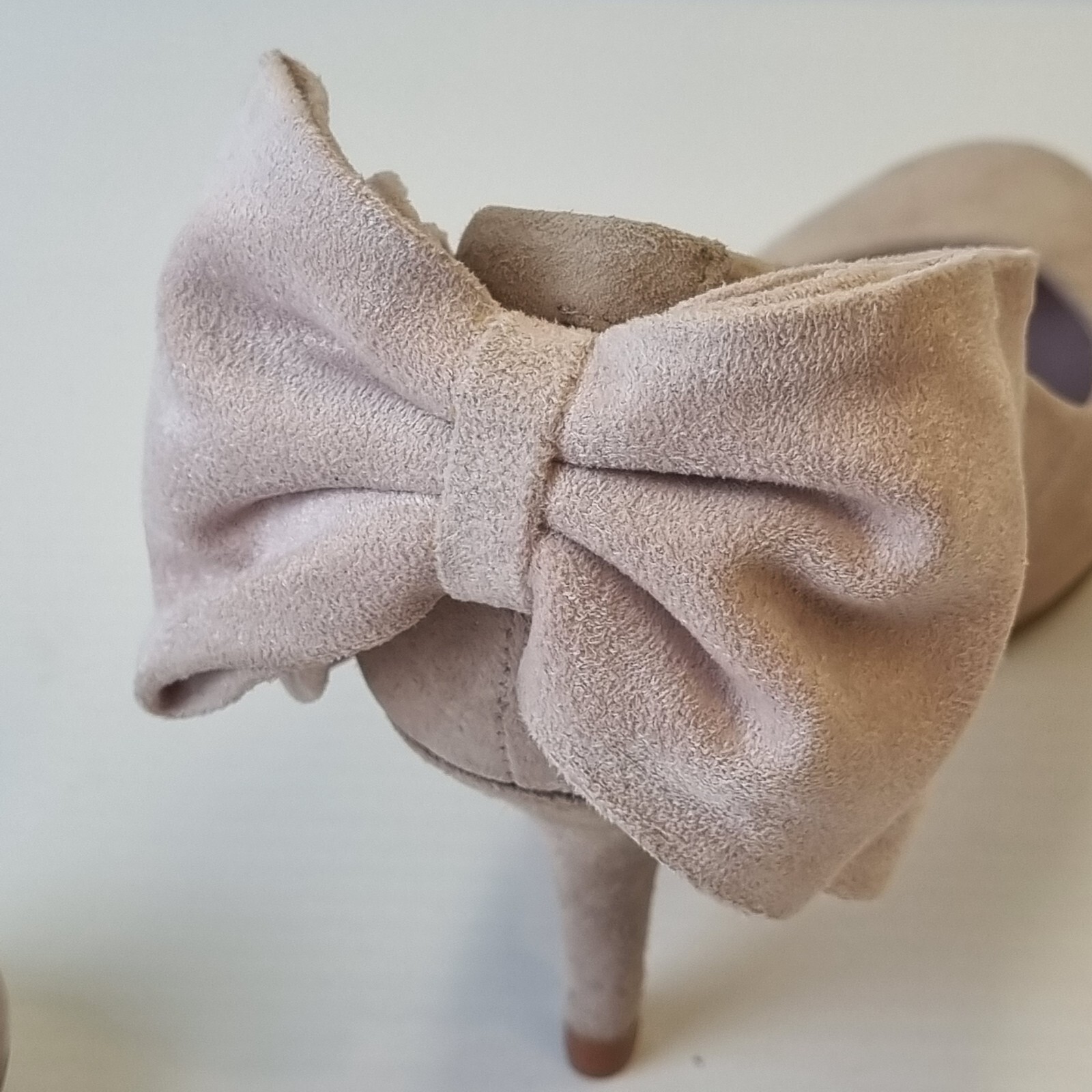 Vintage Alannah Hill Nude Suede Bow Heels AU 6 EU 37 Romantic Winter Bridal Glam