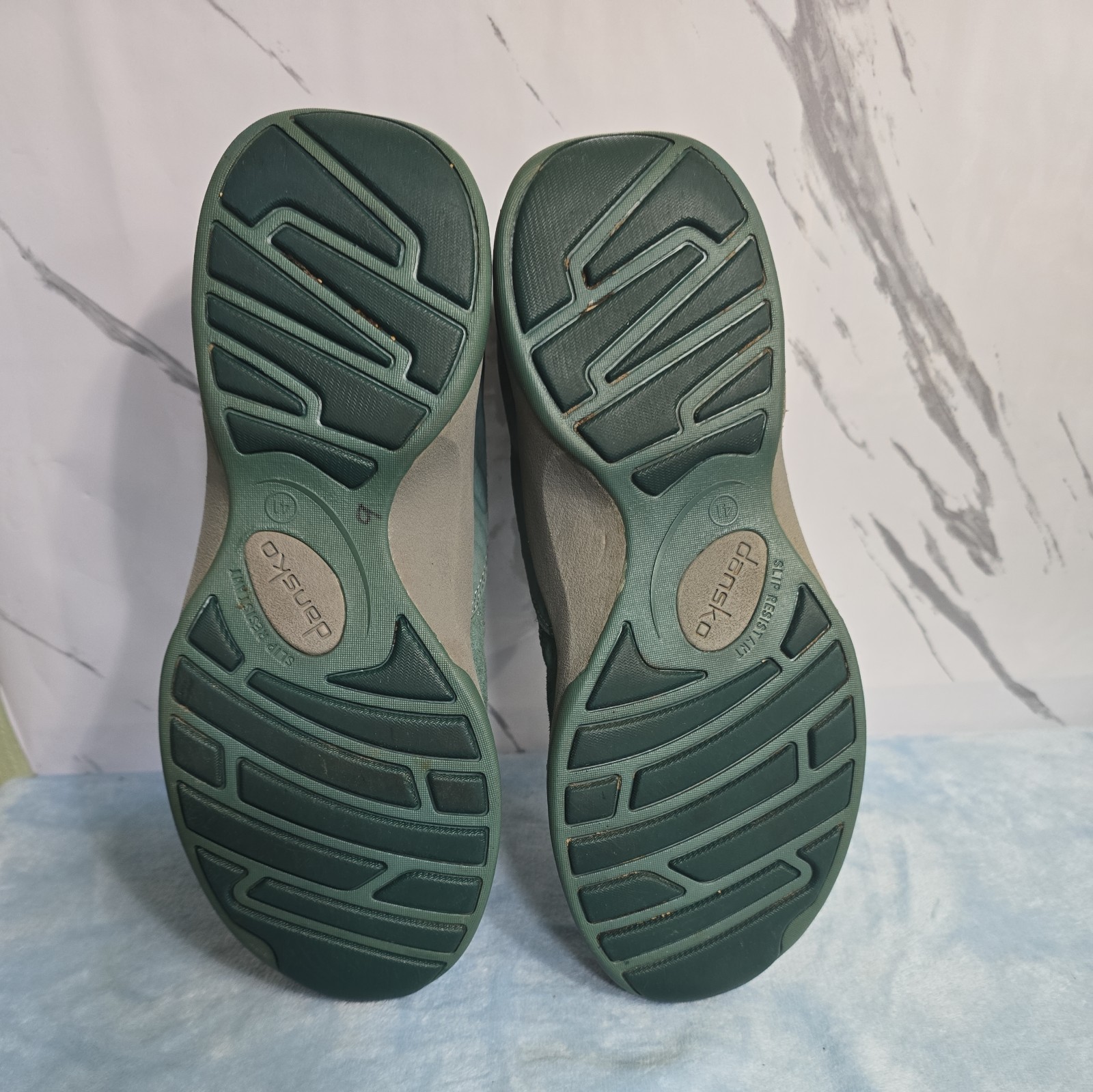 DANSKO Green Suede Leather WMNs US 10.5M EU 41 Sneakers with Poron VTG
