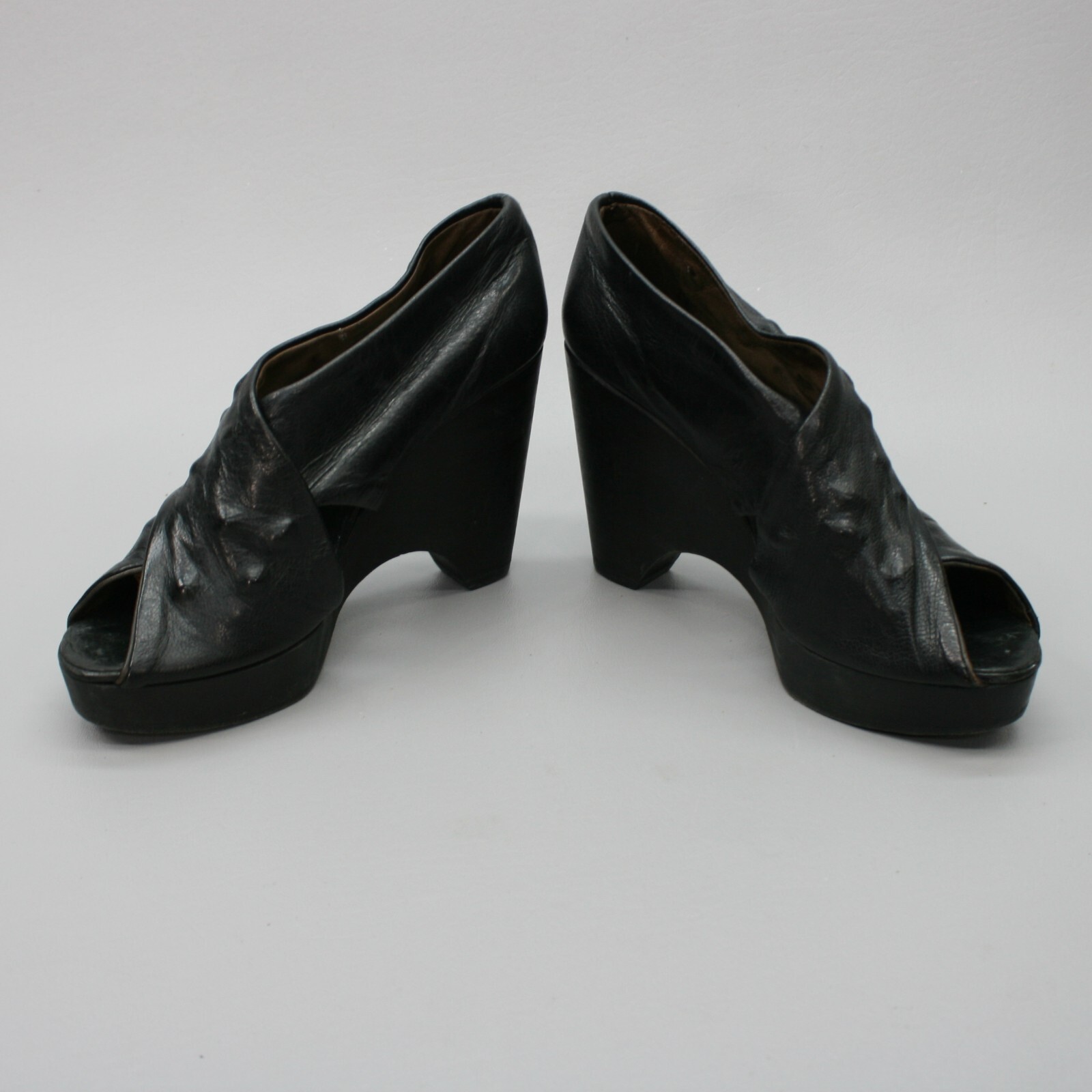 Munoz Vrandecic Ladies 39 (8.5) Black Leather Wood Platform 4.25″ Heels Shoes