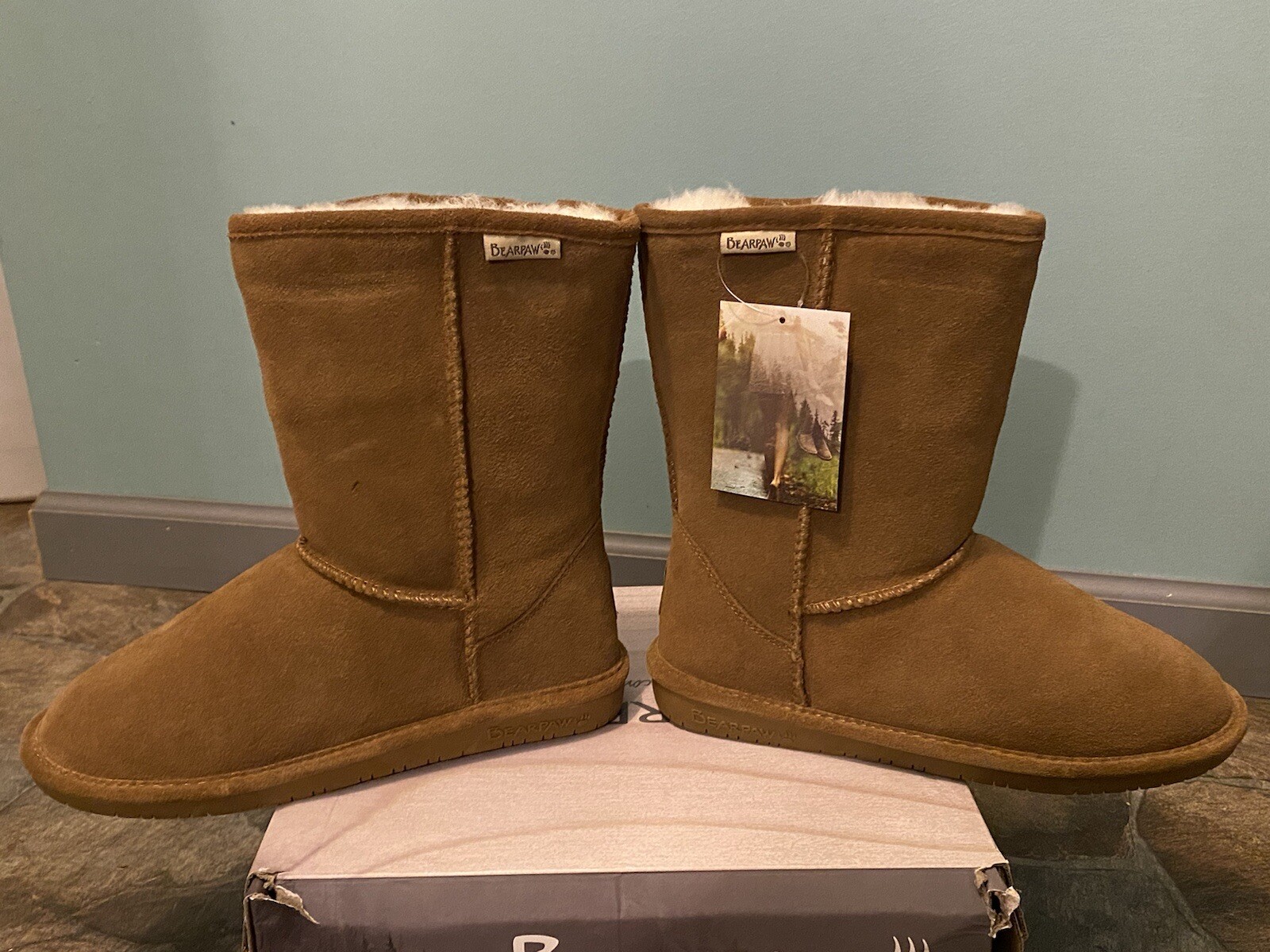 New w/ Box Bearpaw Women’s Emma Short 608W, Hickory II 220, Size 10