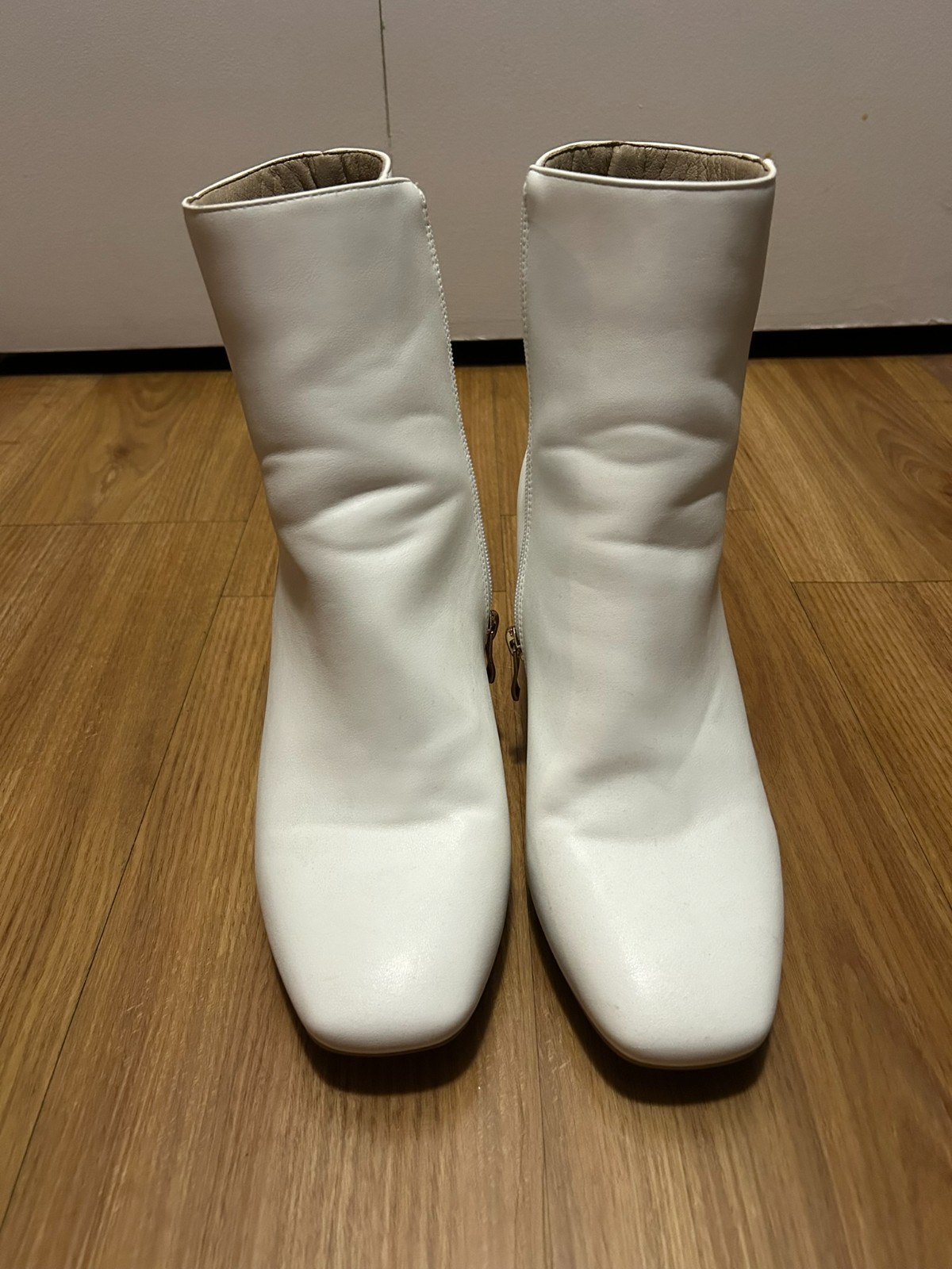 Womens White Faux Leather Ankle Boots Size 9.5 BARELY WORN