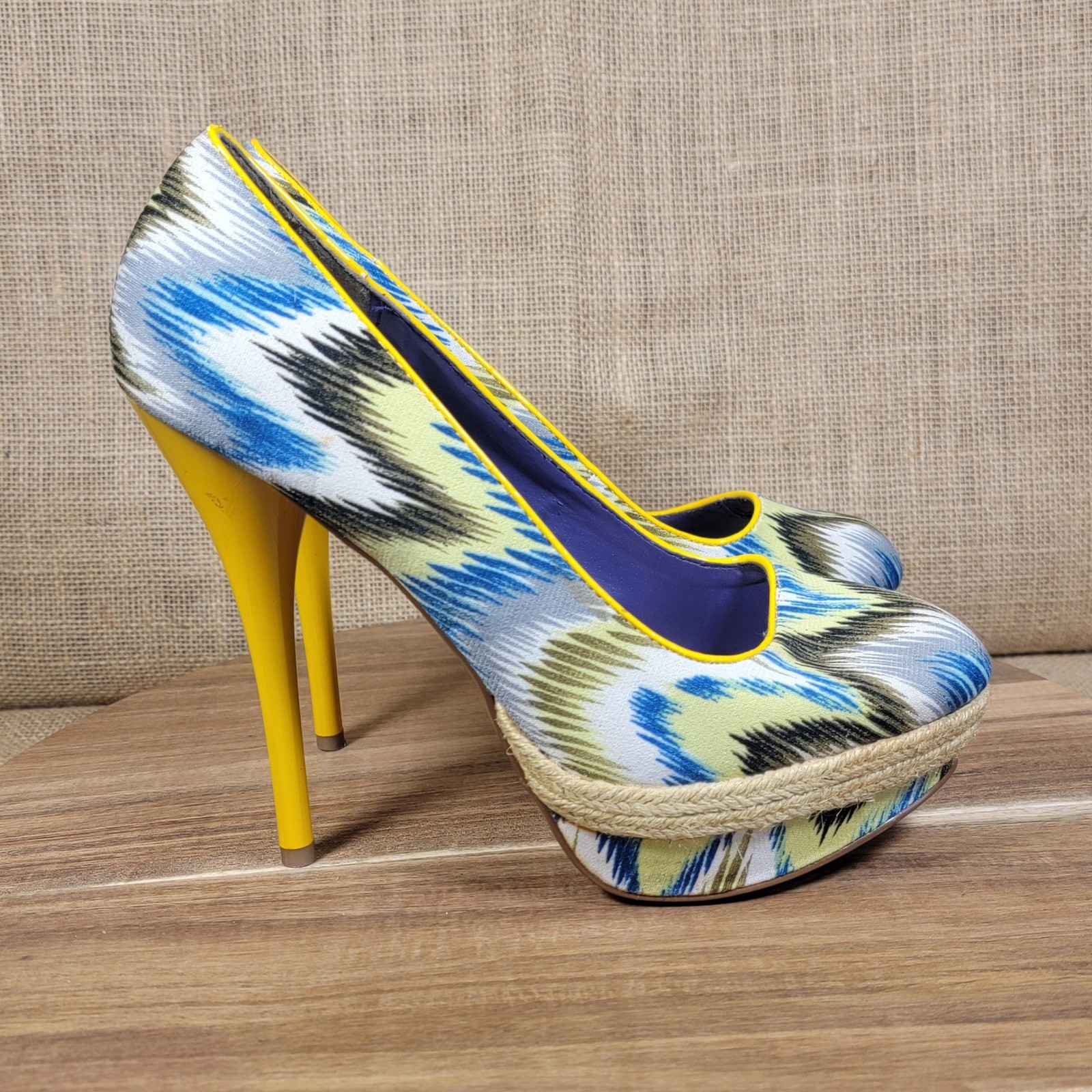 Qupid Platform Heels Blue Yellow White Print Espadrille Pumps Women’s Size 9