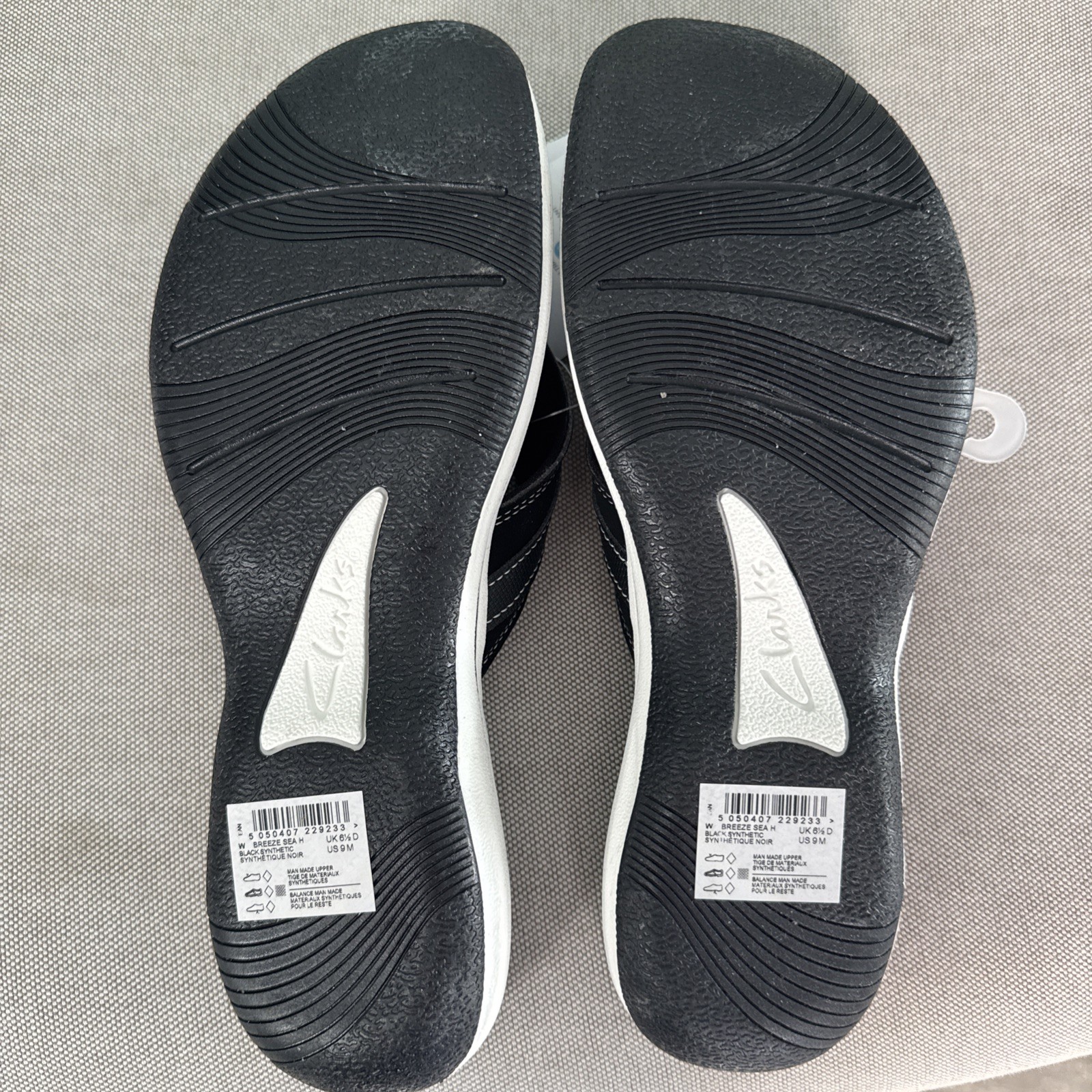 Clarks CloudSteppers Women’s Black Flip Flop Comfort NWT Sandals~Size 9.