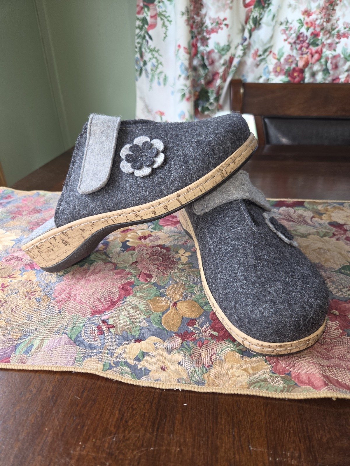 Fidelio Women’s Felt Wool Clog Boho Floral Patch EU37 US 6-6.5