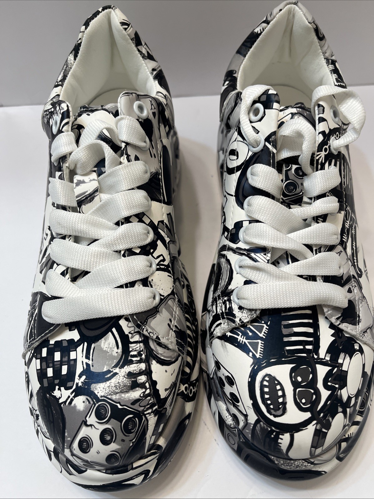 Funky Sneaker Graphics Women’s 8.5 Black White Gray Love Card Heart LaceUp NWOT