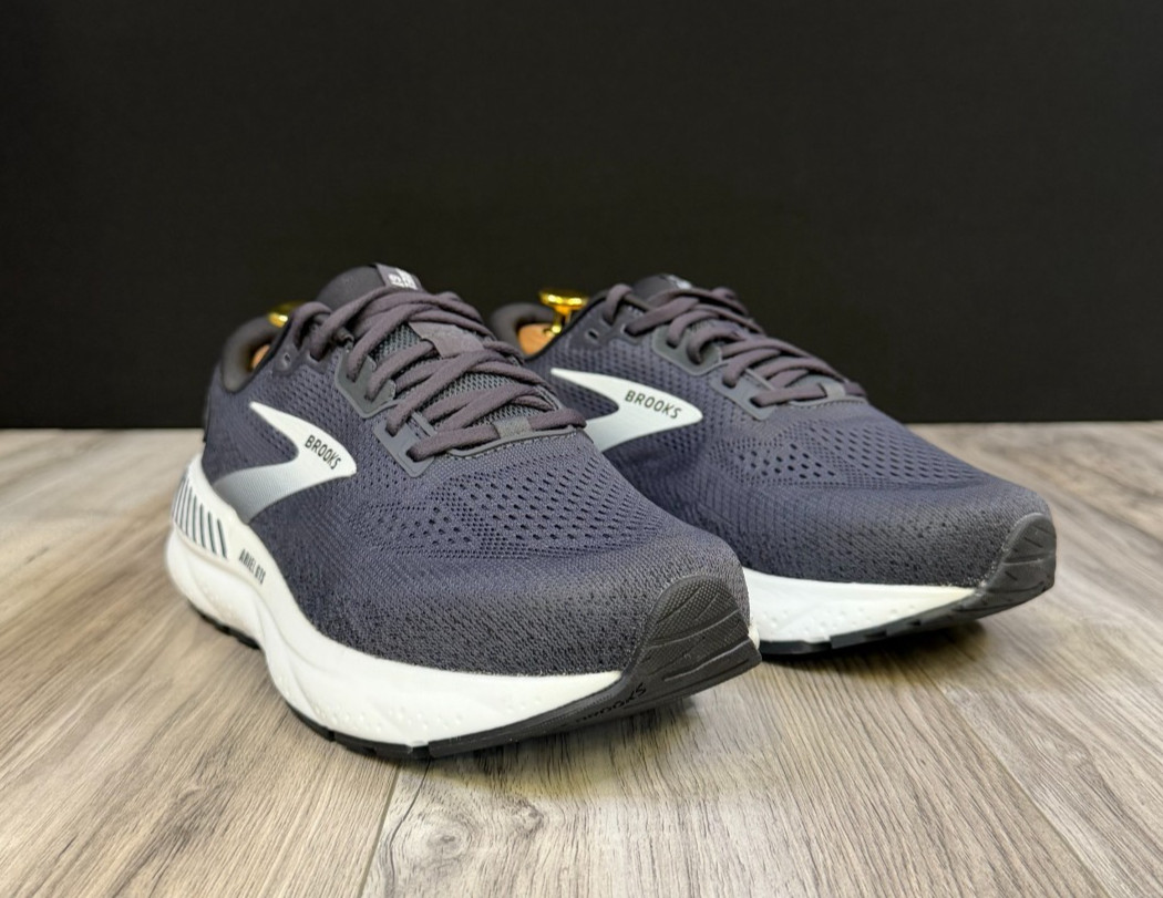 Brooks Ariel GTS 24 Ebony Black Women Running Shoes Size 9 2E Wide 1204142E016