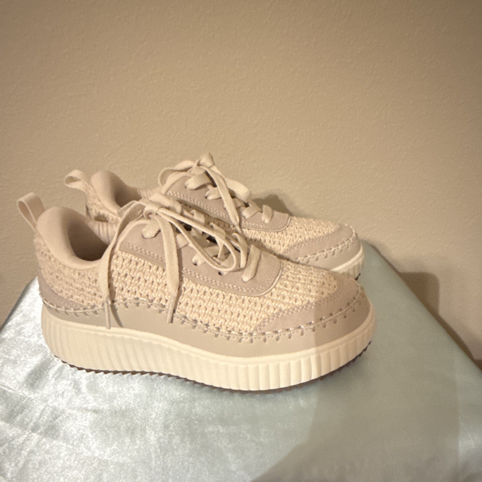 Dream Pairs Beige Canvas Low Top Lace-Up Athletic Sneakers Unisex Adults