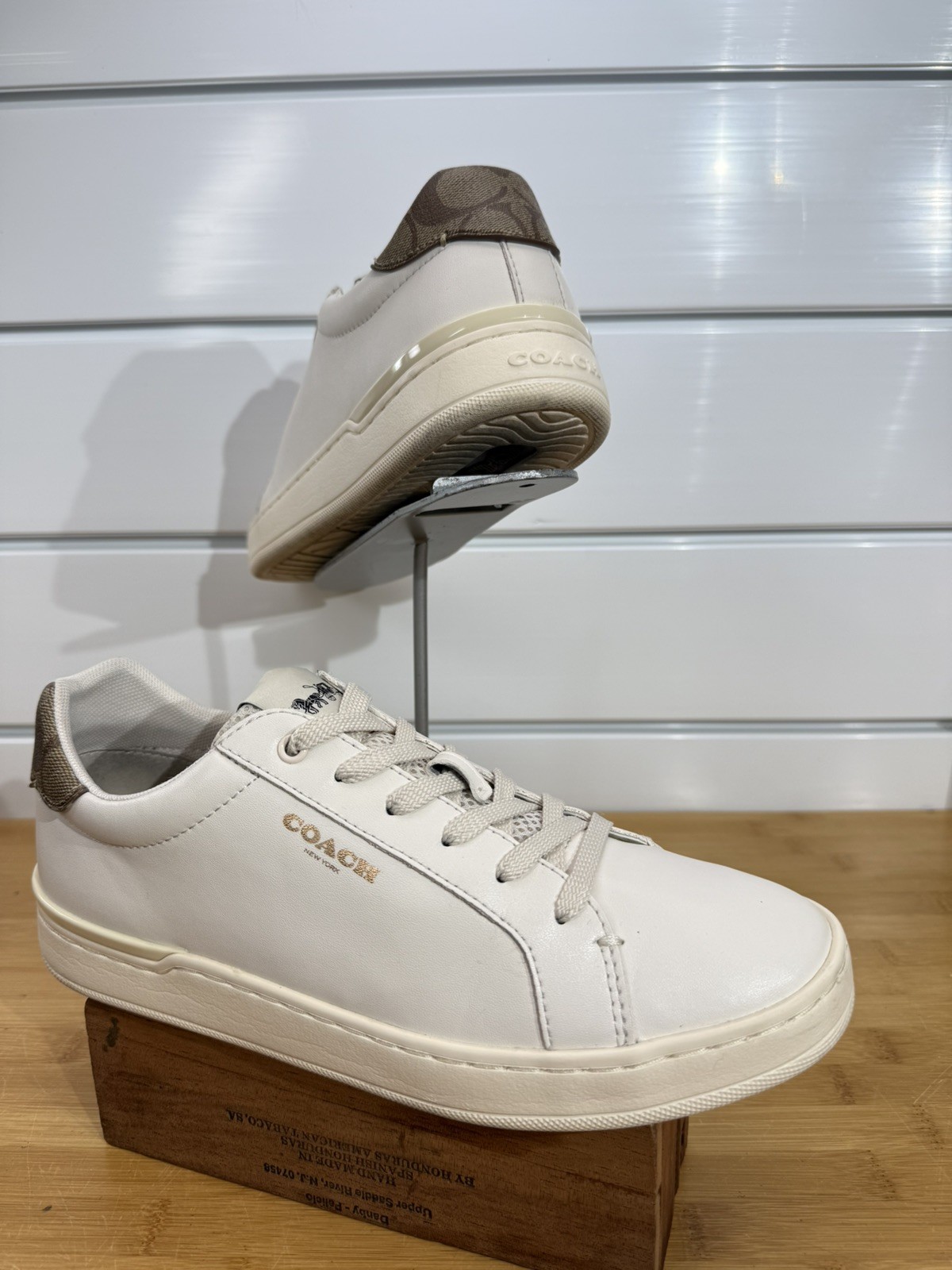 COACH Clip Low Top Leather Sneakers Size 9B Chalk/Khaki Signature 1941 B40