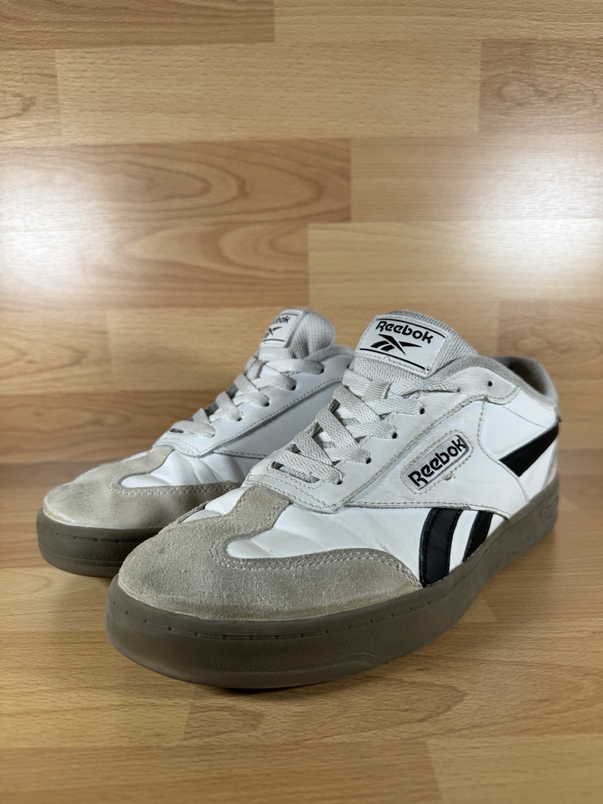 Reebok Galaxy Retro Gum Sole Sneakers White Black Womens Size 9