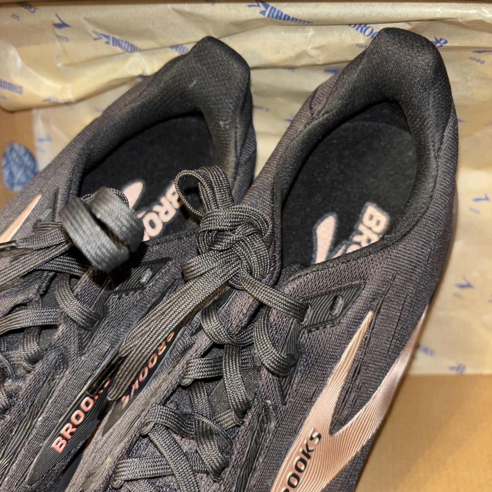 NIB Brooks Revel 8 Women 12 M Run Walk Sneakers Shoes Black Rose Gold 44.5