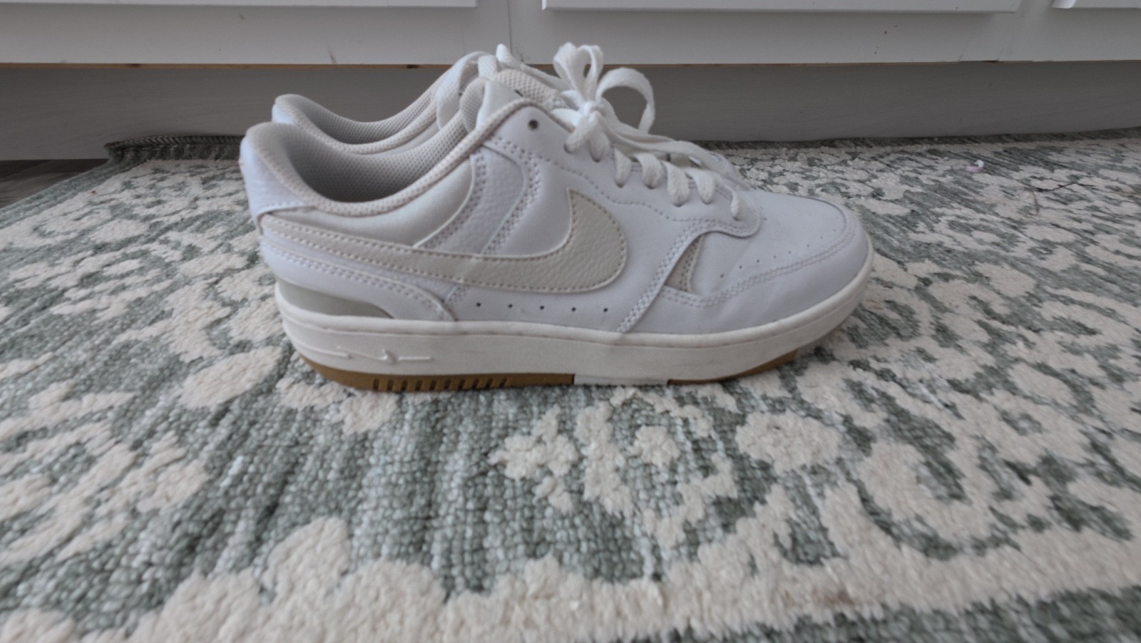 Nike Women’s Shoes Air Force Size 9.5 White and Cream