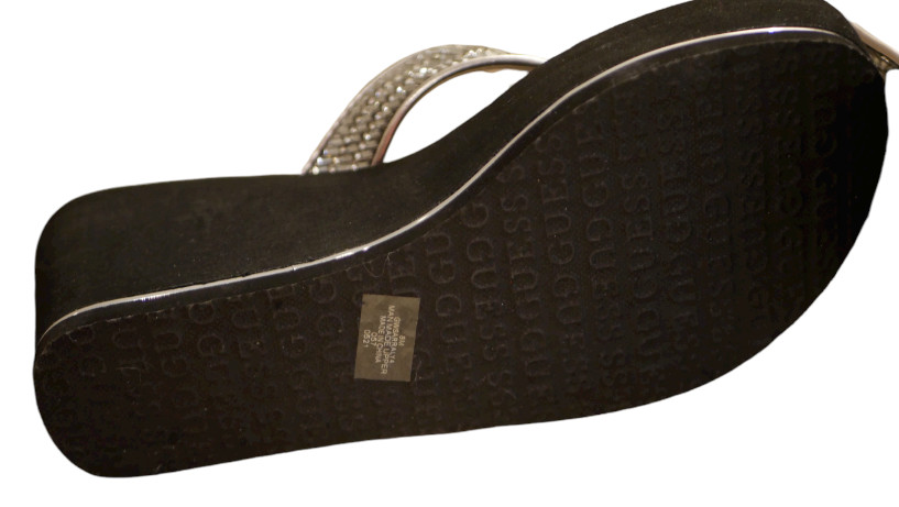 NEW WOMEN’S GUESS BLACK PEWTER RHINESTONES FLIP FLOPS WEDGE SARRALY 5,6,7,8,9,10