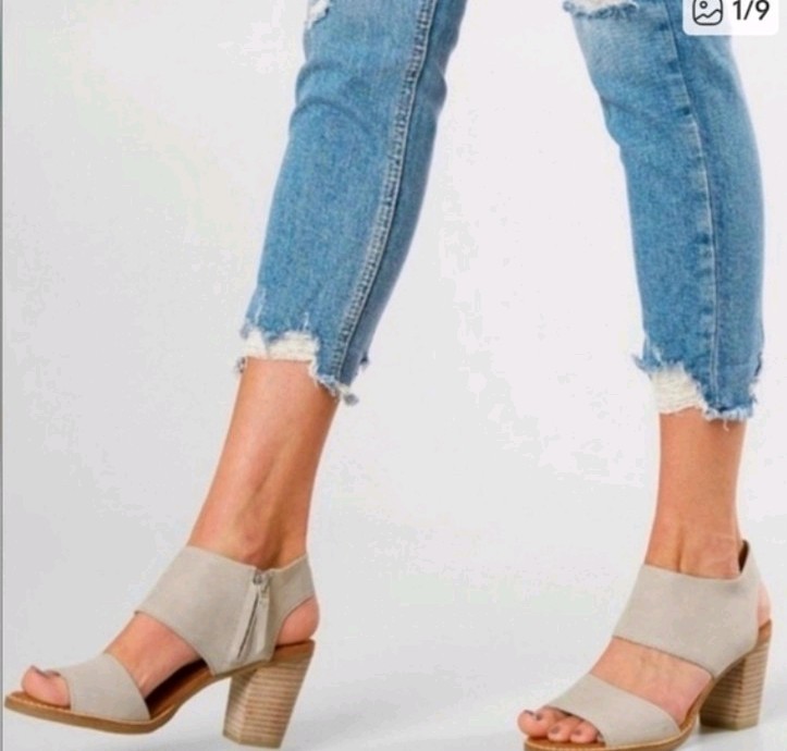 TOMS Majorca Cut Out Tan Block Heel Sandals Sz. 10