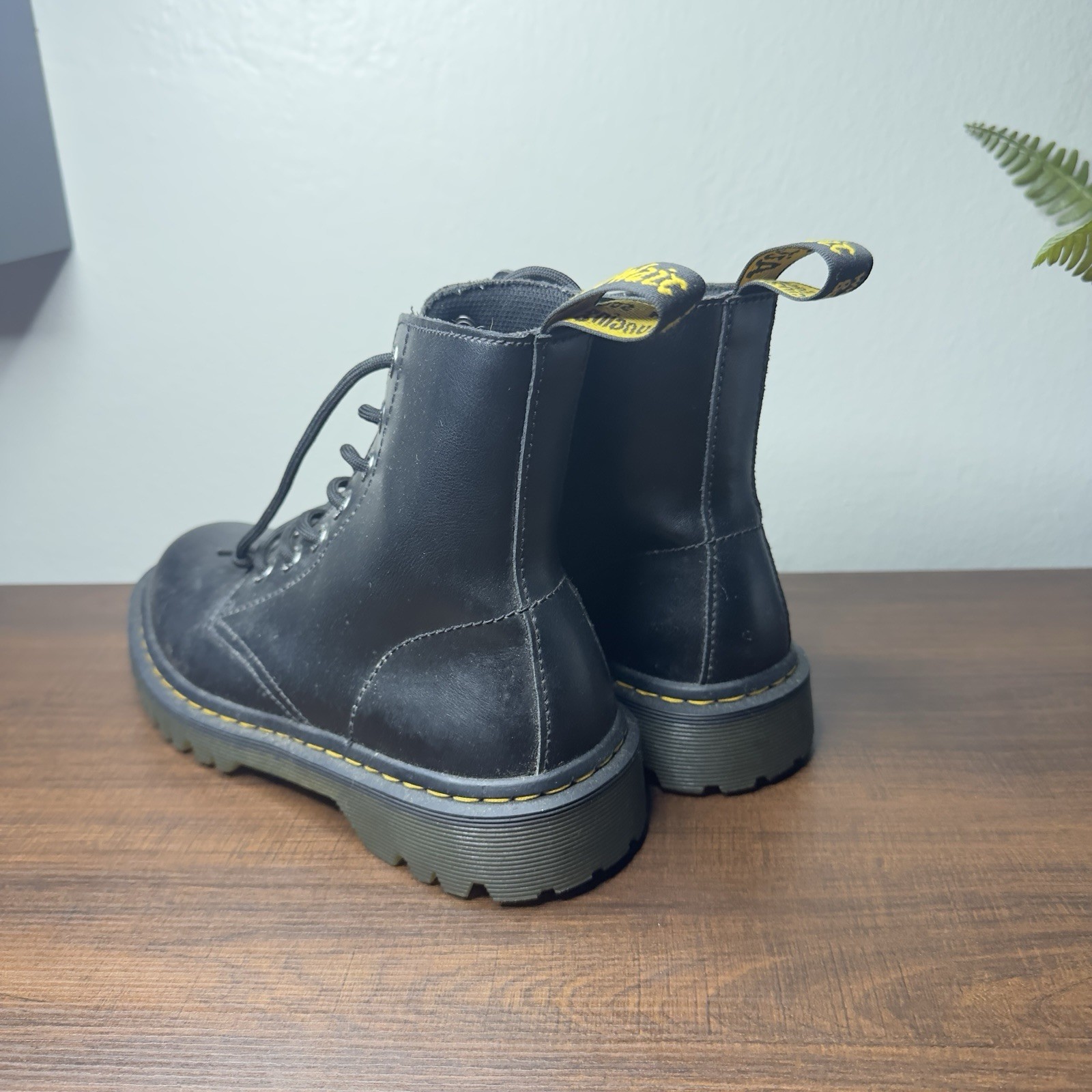 Dr. Martens 1460 Black Leather Lace Up Boots Size 7 Women’s Classic Combat