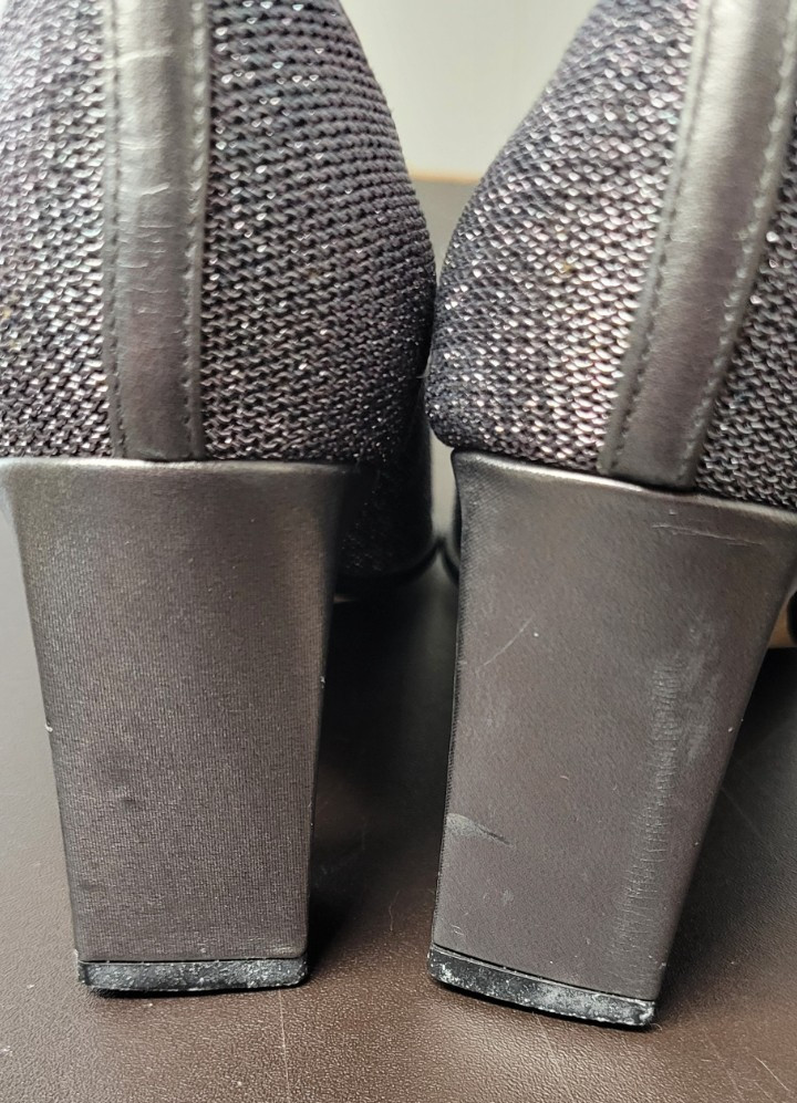 Prevata Italian Made Vero Cuoio Womens 6B Silver Chainmail Look Block Heels