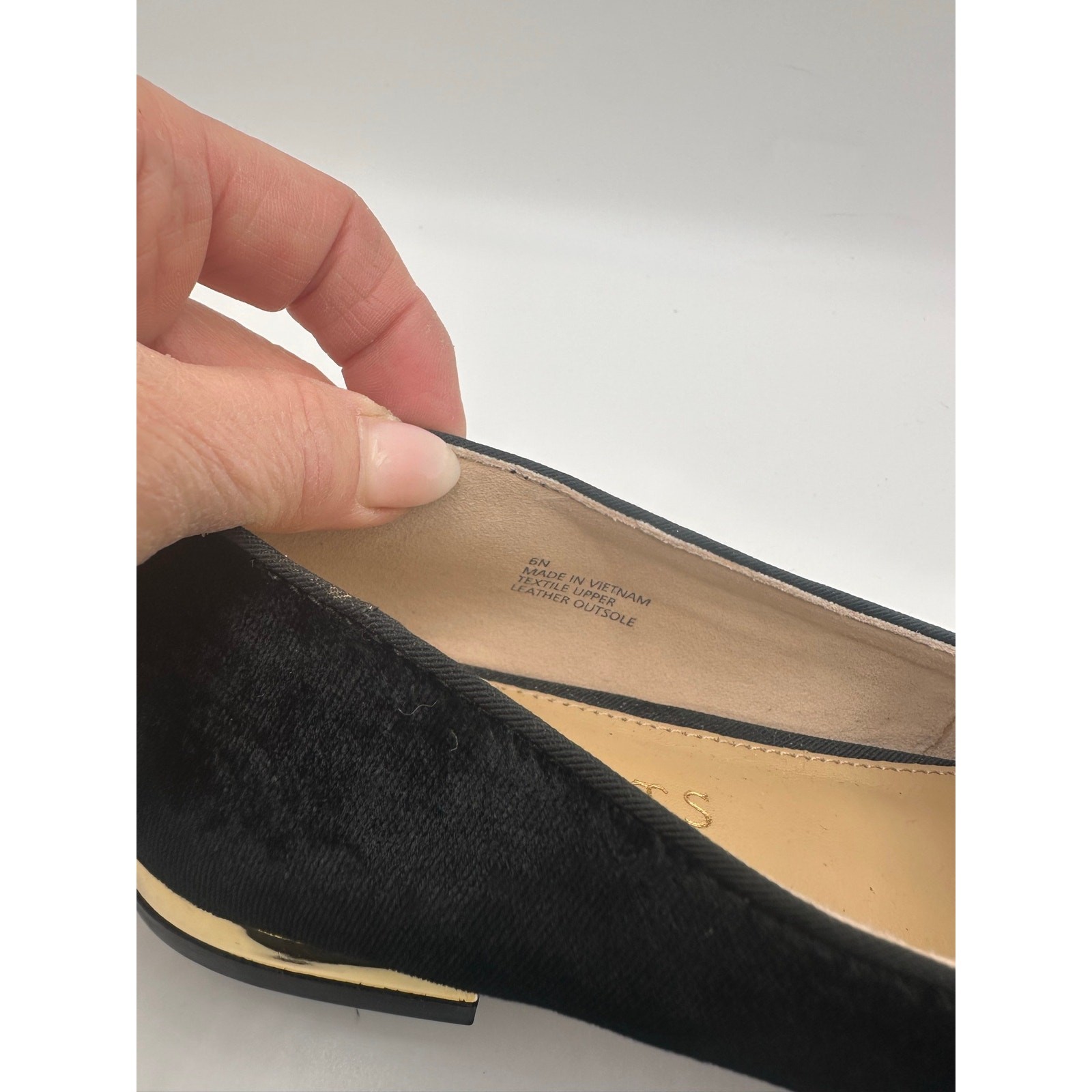 TALBOTS “Ryan” Black Velvet Gold Accent Heel Tassel Loafer Size 6 N