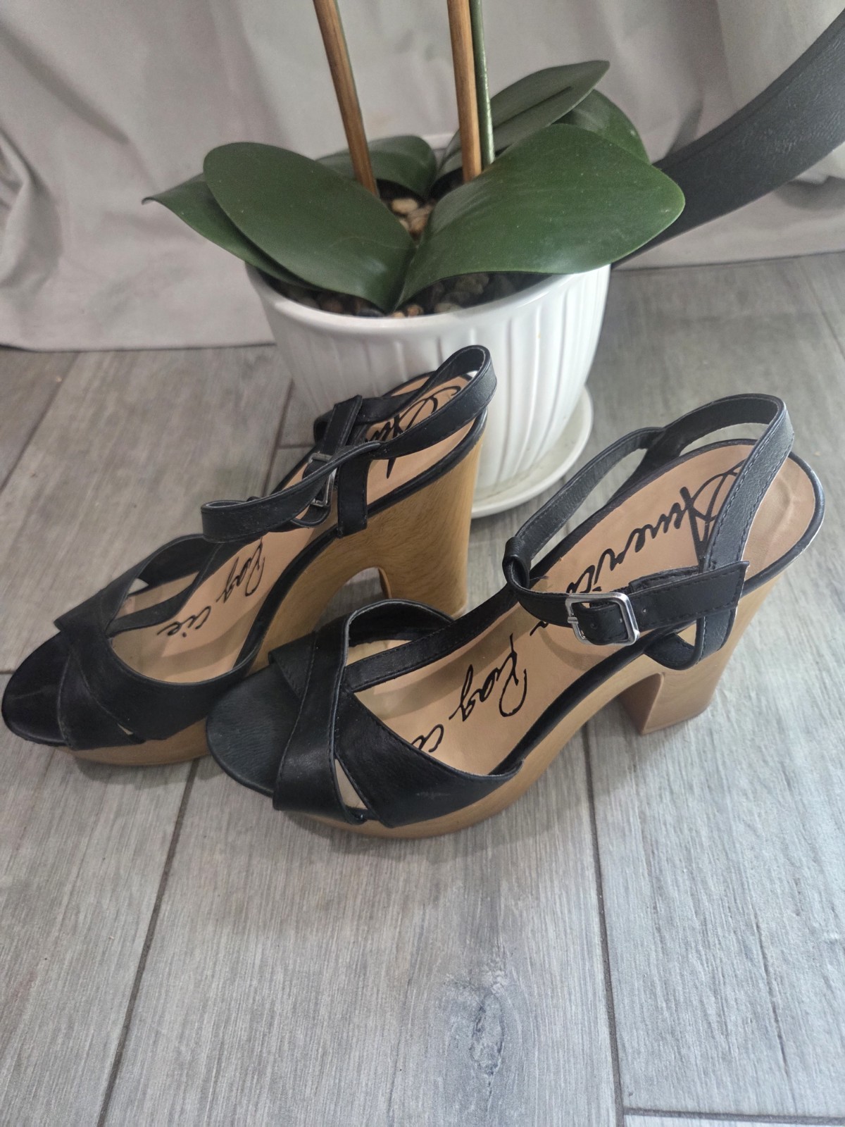 American Rag Women’s Black Synthetic Strappy Open Toe Ankle Strap Buckle 8.5