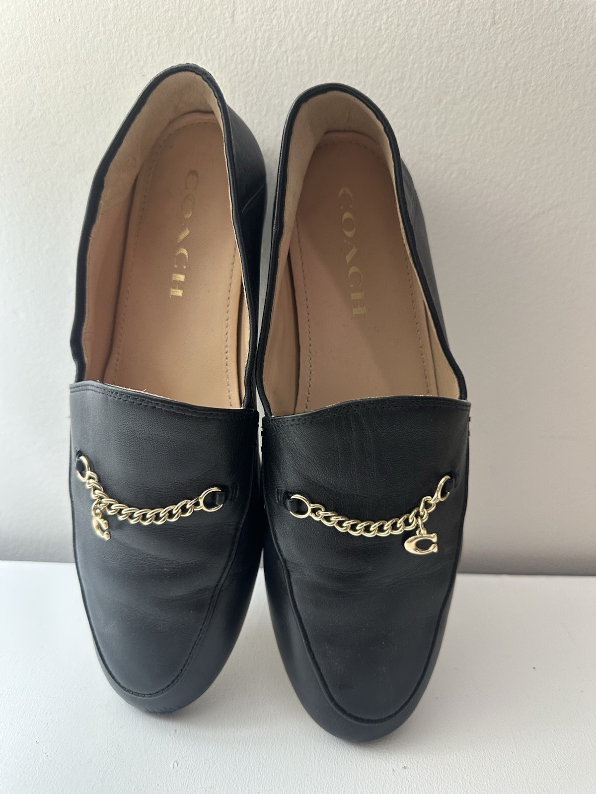 Coach Women’s Black Leather Loafer Flats Gold Chain Logo Slip-On 7.5
