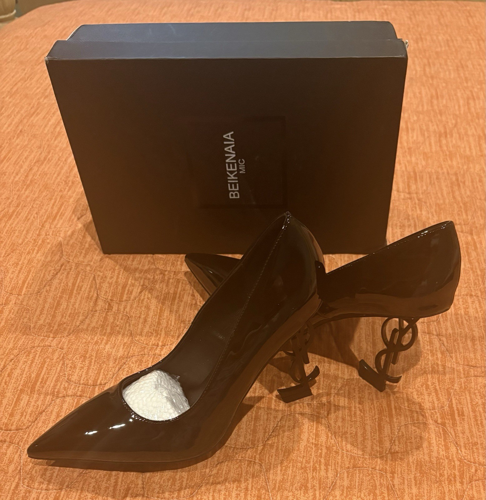 Women’s Hills Size 8