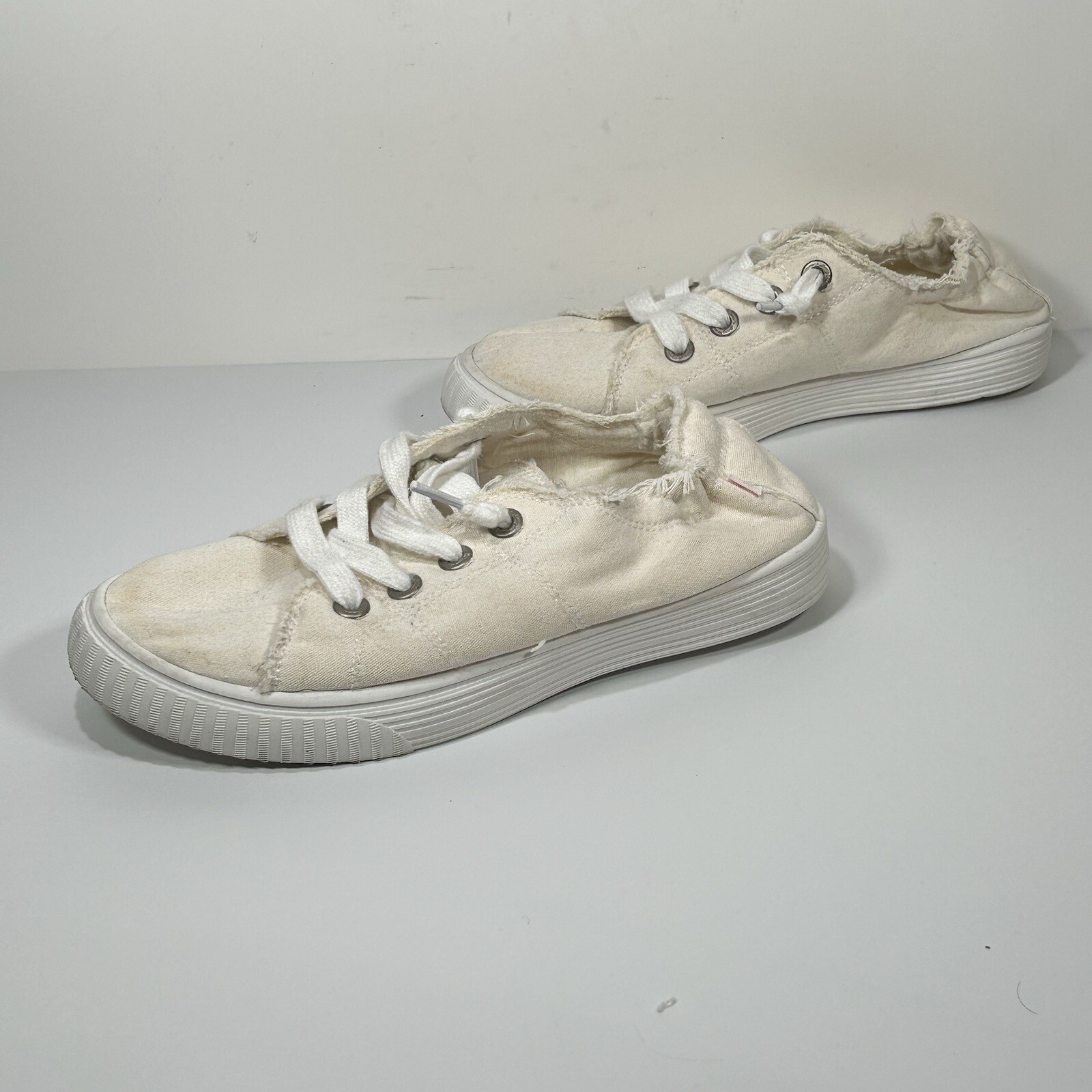 Tommy Bahama Sneaker Shoes Womens 8.5 Slip-On No Tie Cream Off White