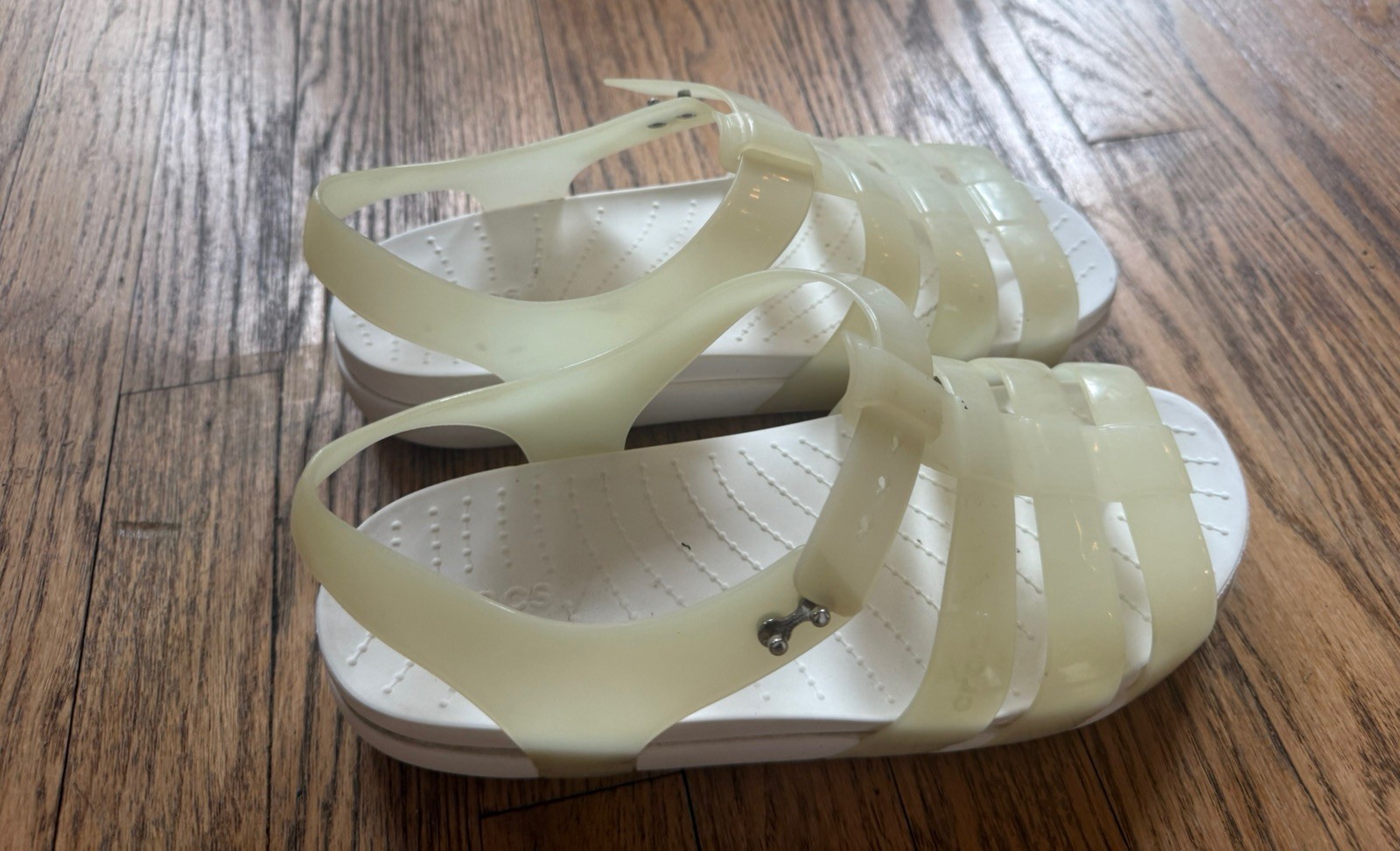 Crocs Splash Glossy Fisherman Womens Sandals White US Sz 9 Sold out 🤍 so comfy