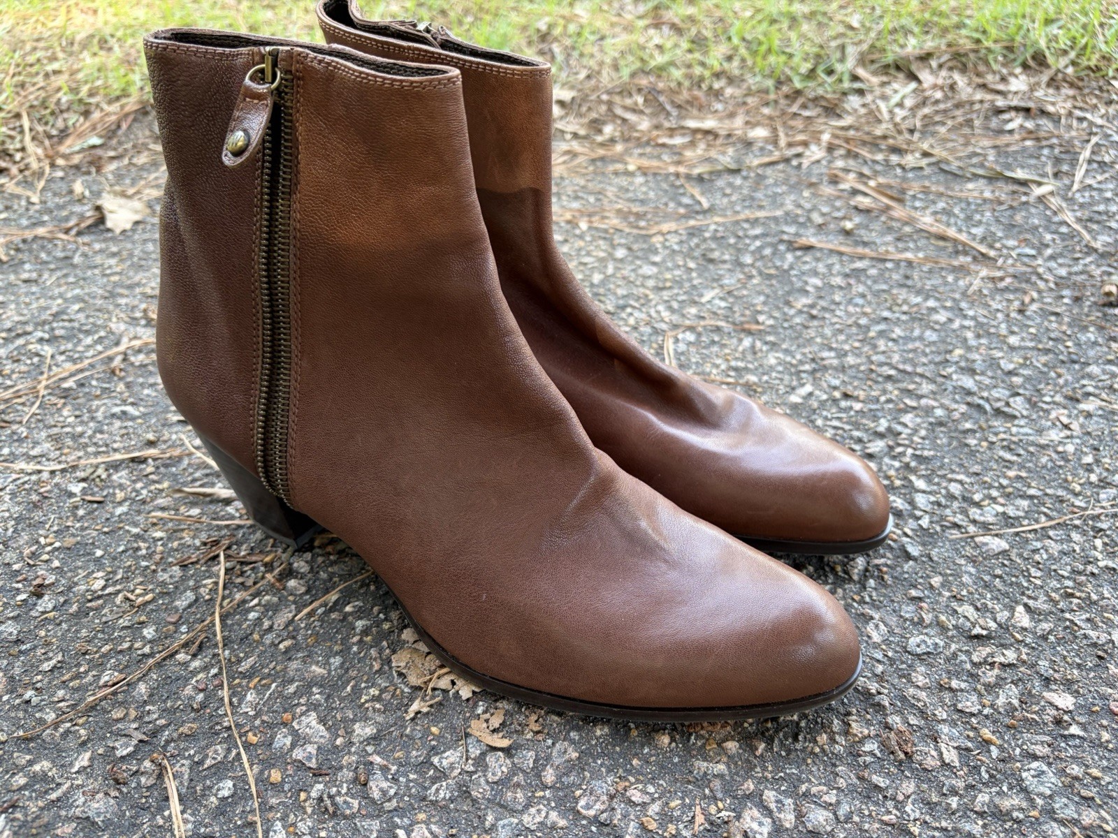 Stuart Weitzman NWOB Women’s Brown Leather Zip Booties With Block Heel Size 12M